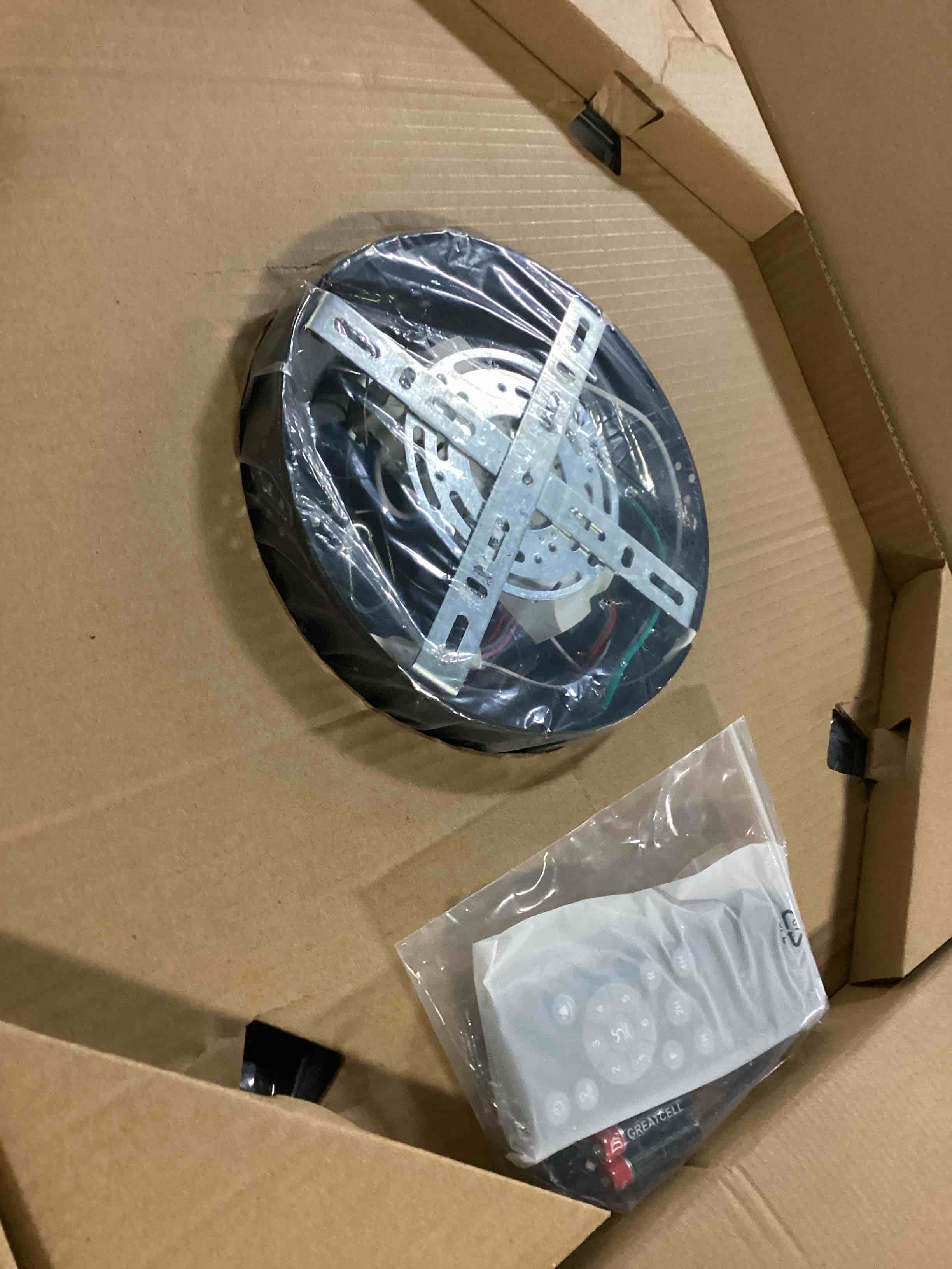 https://s3.amazonaws.com/lotting-images-prod/bidfta/YEL4937393_1728397351328.jpeg