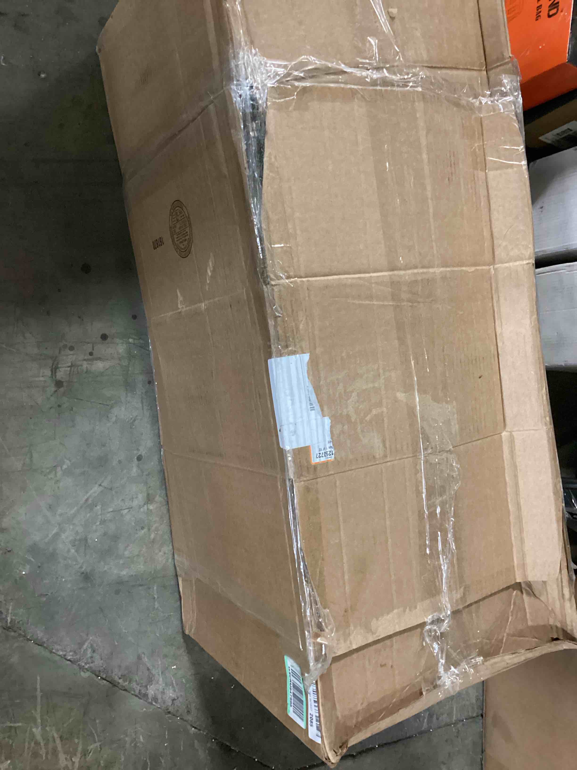 https://s3.amazonaws.com/lotting-images-prod/bidfta/YEL4937664_1728567357793.jpeg