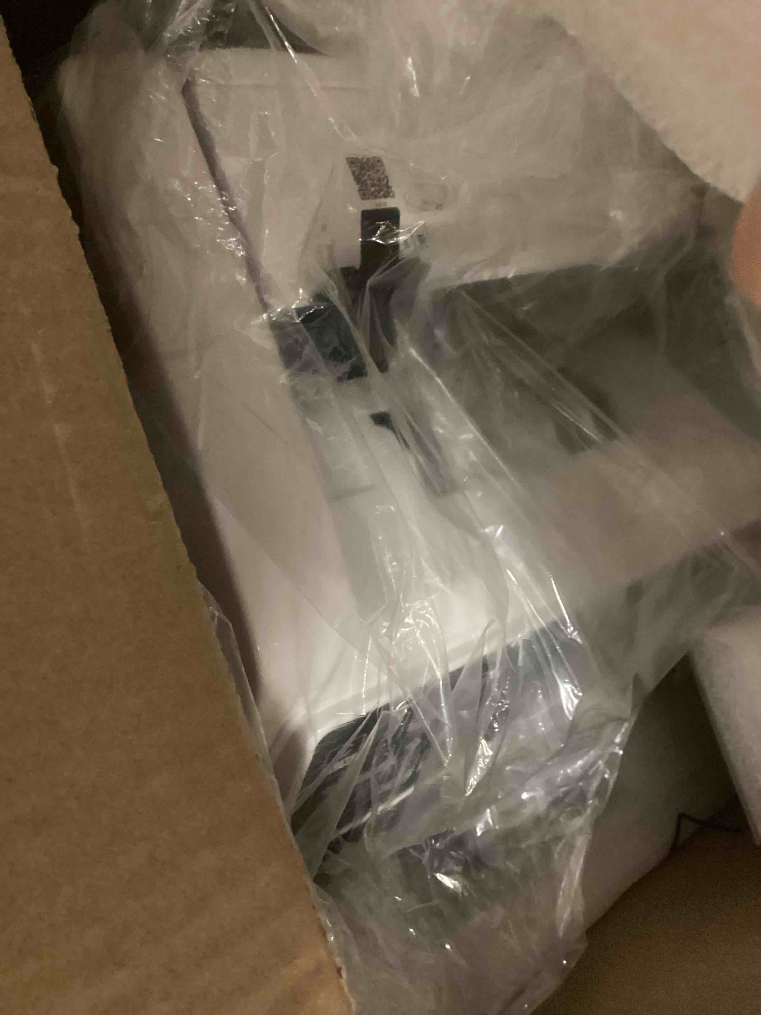 https://s3.amazonaws.com/lotting-images-prod/bidfta/YEL4938092_1729010892717.jpeg