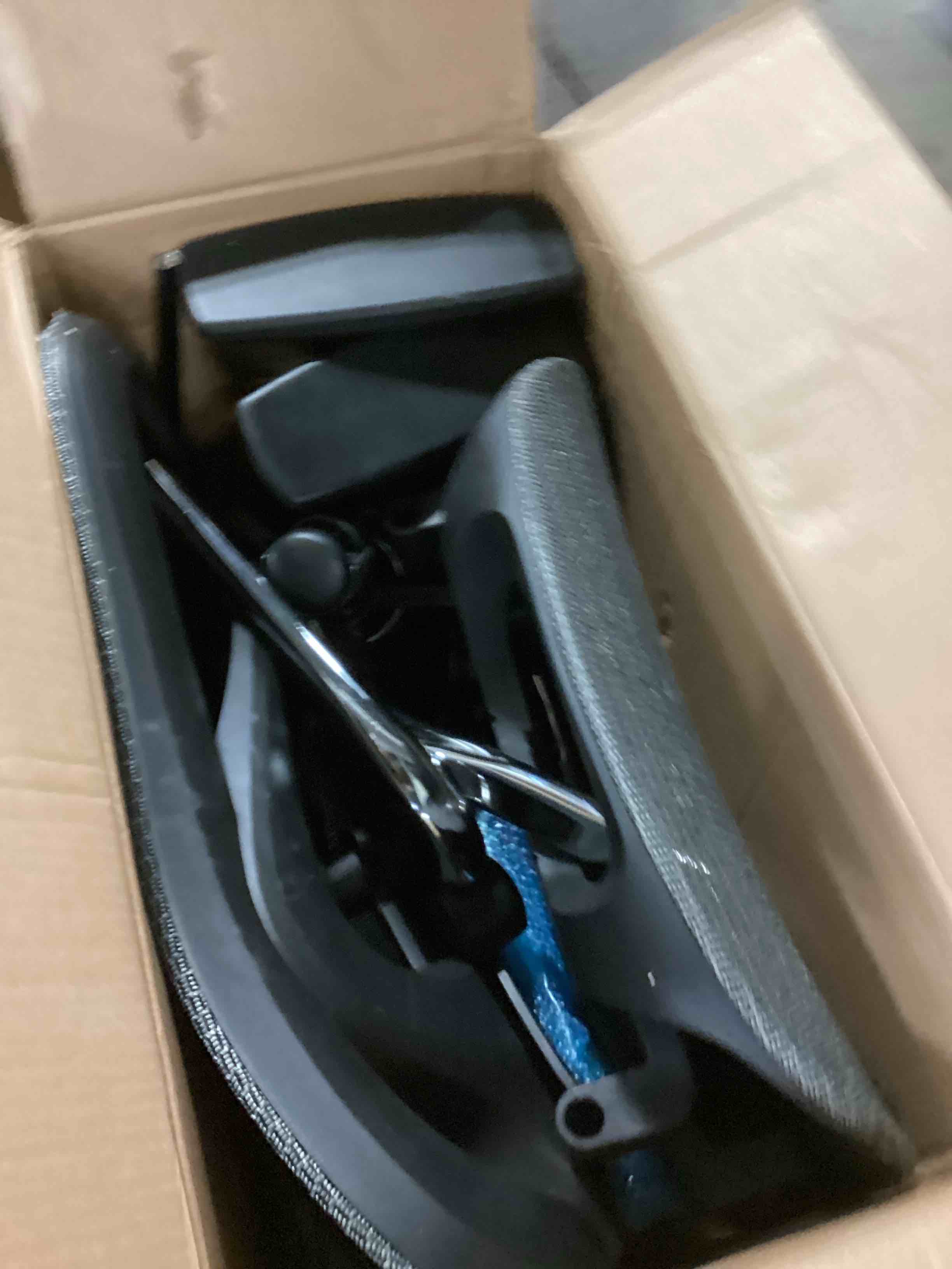 https://s3.amazonaws.com/lotting-images-prod/bidfta/YEL4938315_1729180073268.jpeg