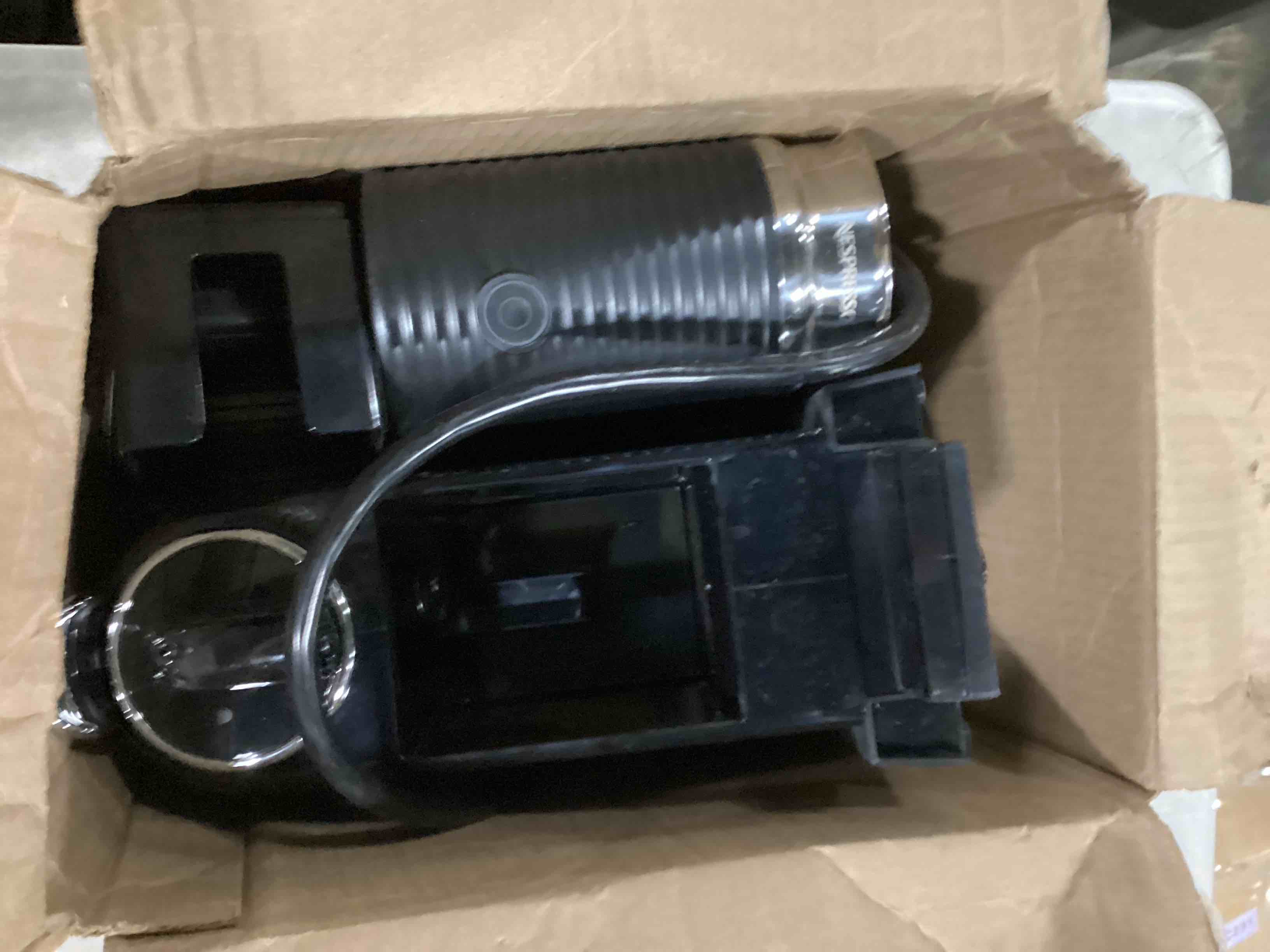 https://s3.amazonaws.com/lotting-images-prod/bidfta/YEL4938537_1727783711800.jpeg