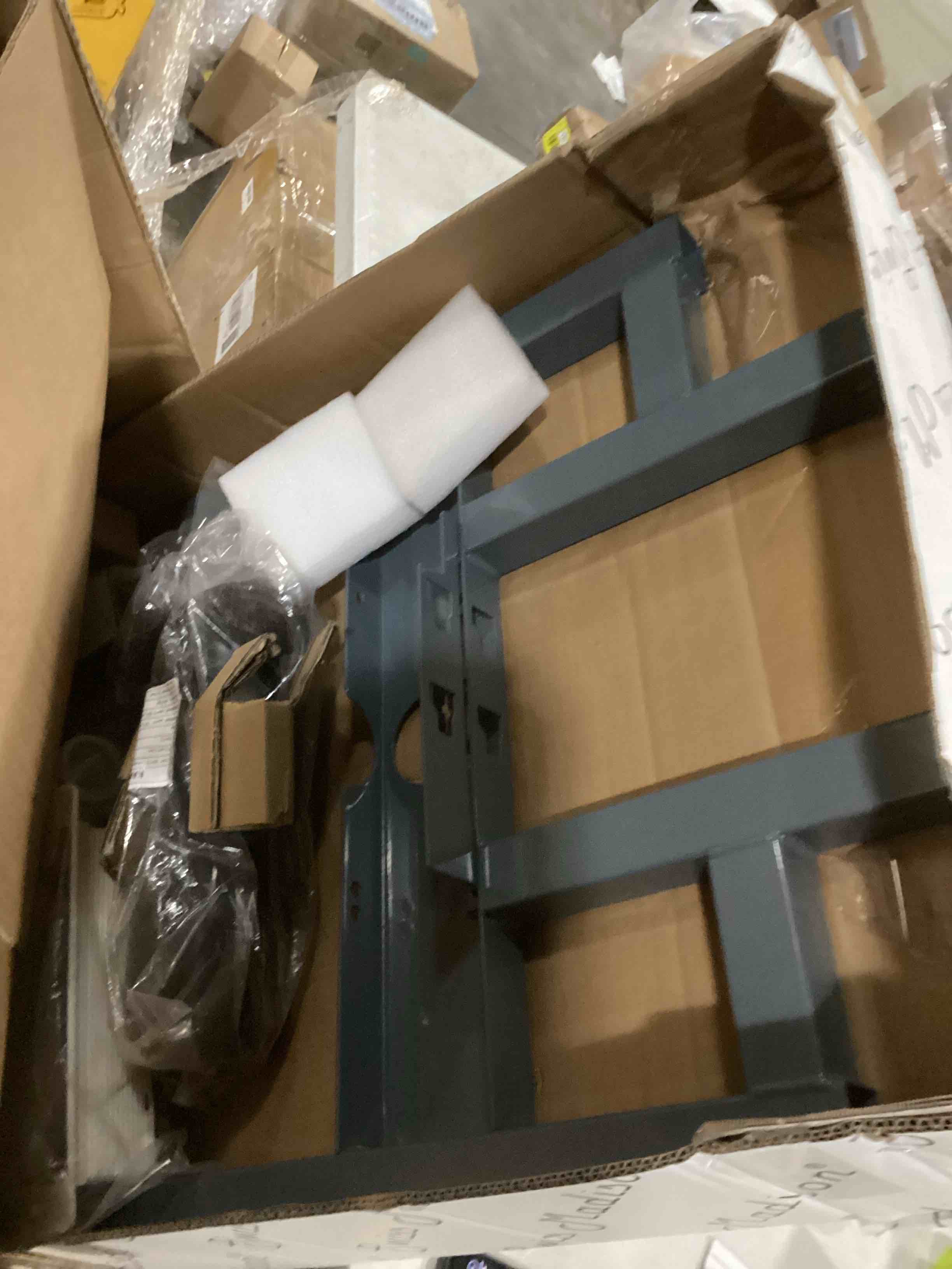 https://s3.amazonaws.com/lotting-images-prod/bidfta/YEL4939839_1728930947715.jpeg