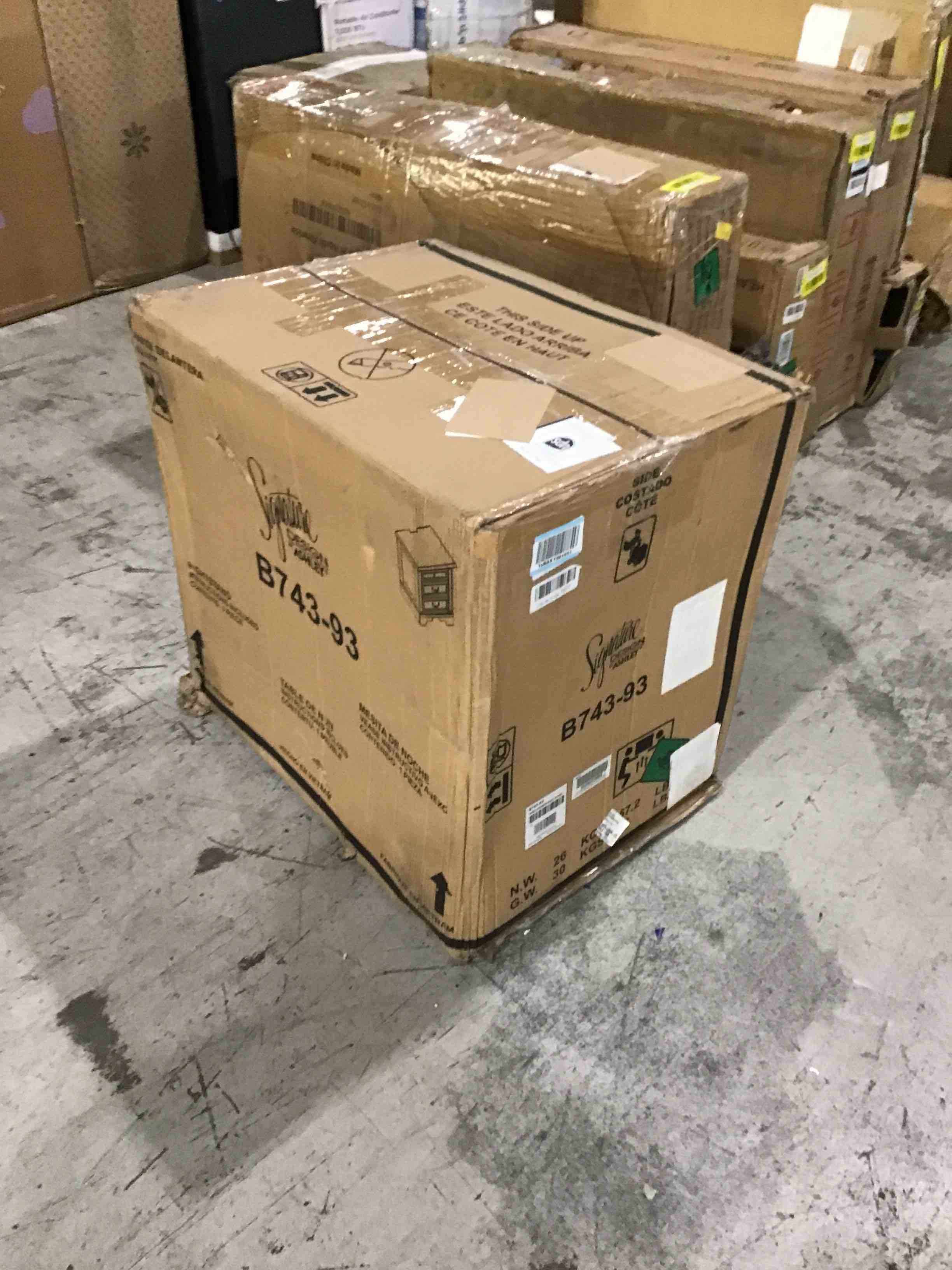 https://s3.amazonaws.com/lotting-images-prod/bidfta/YEL4952157_1690830469904.jpeg