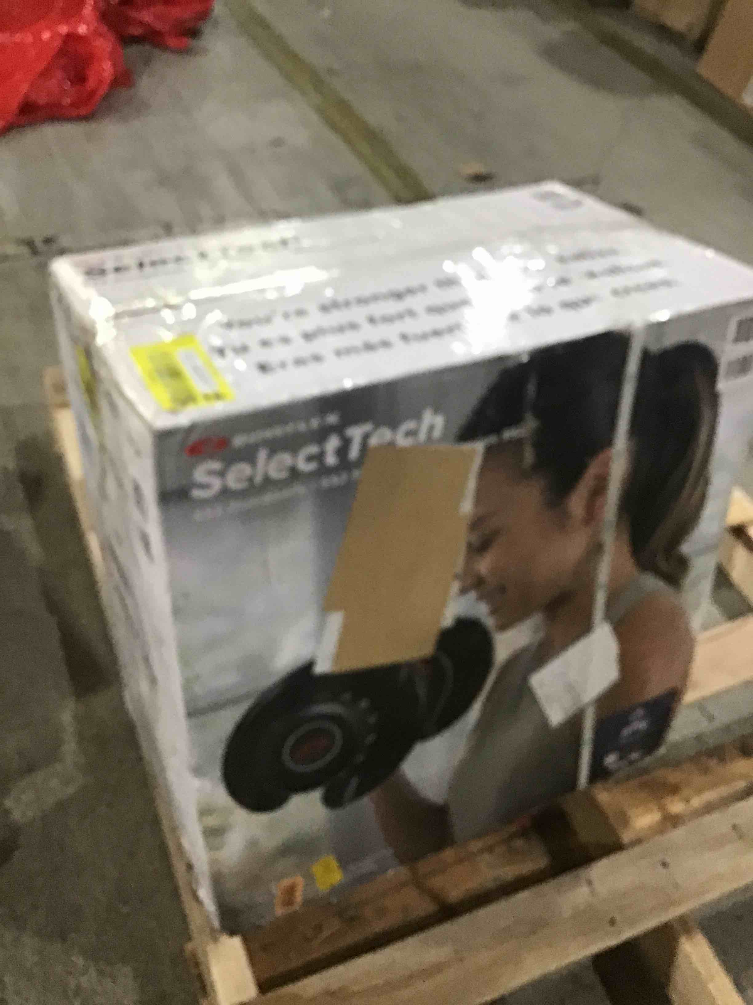 https://s3.amazonaws.com/lotting-images-prod/bidfta/YEL4952872_1693943055351.jpeg
