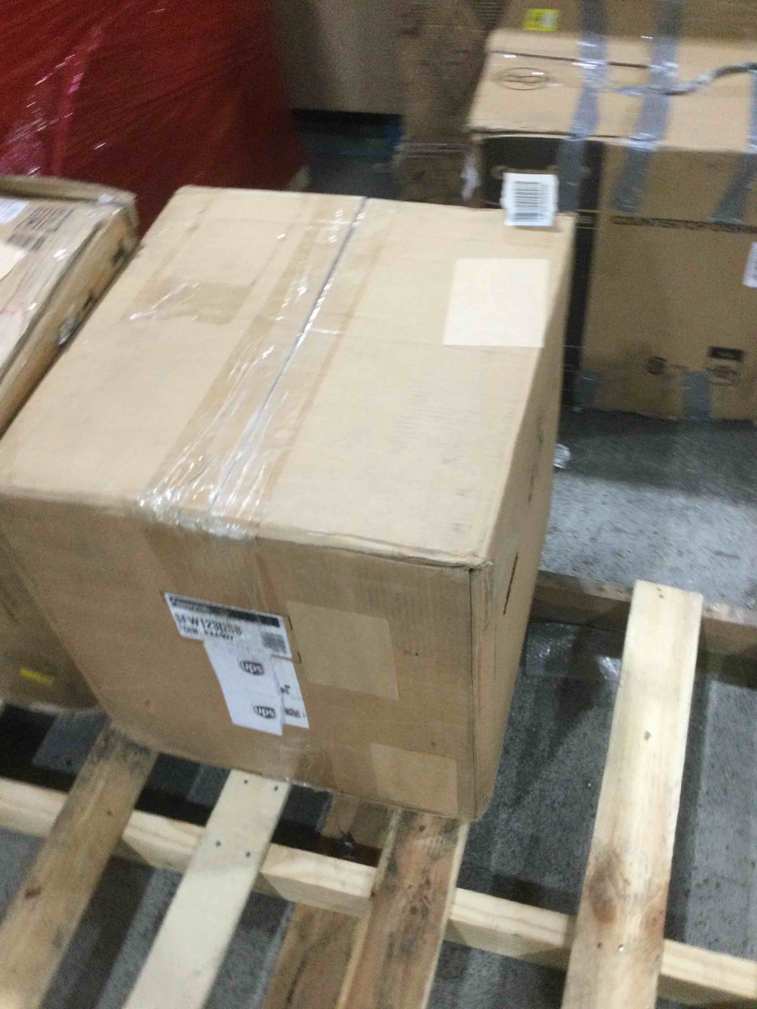 https://s3.amazonaws.com/lotting-images-prod/bidfta/YEL4954308_1690220602136.jpeg