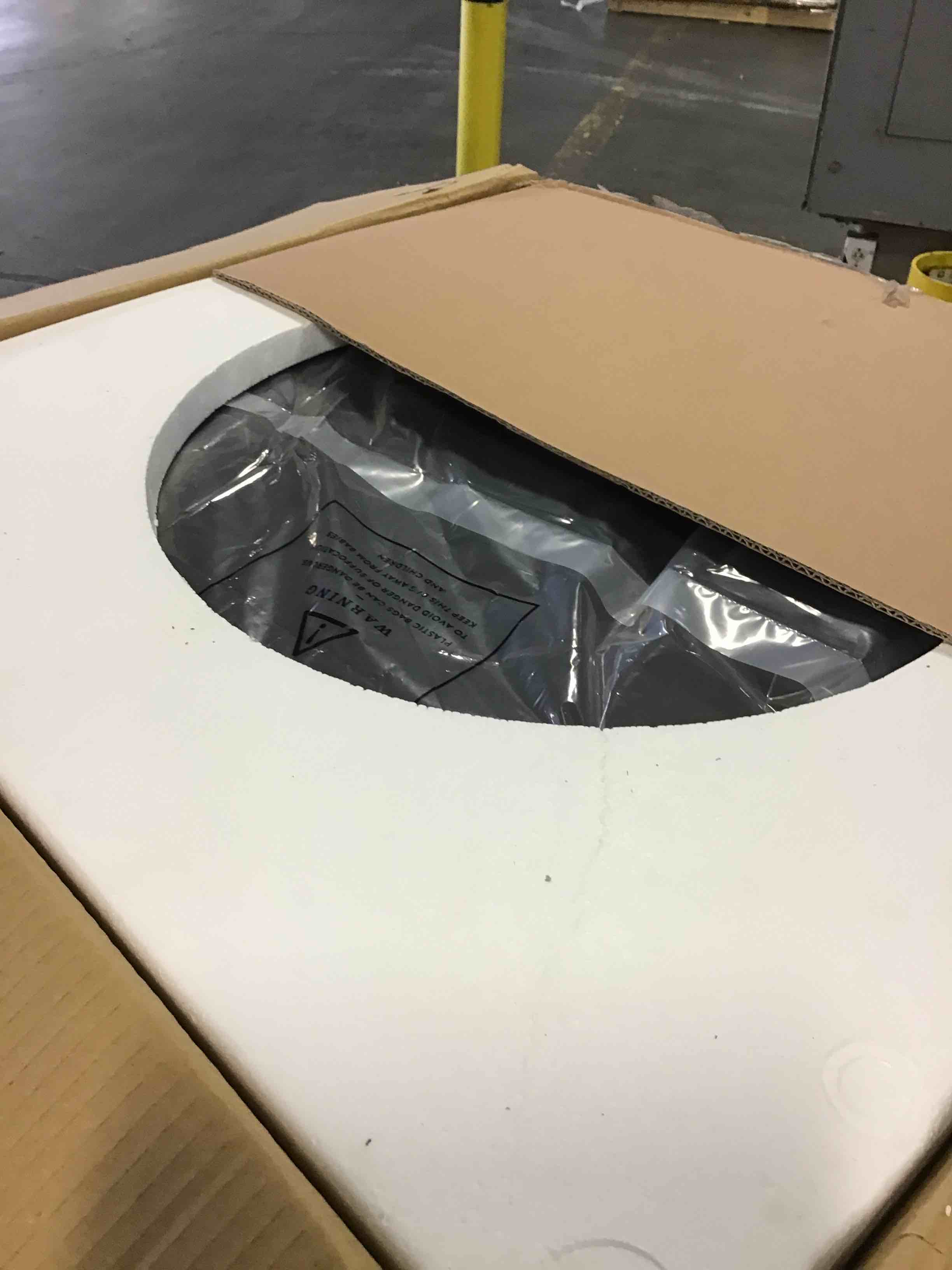 https://s3.amazonaws.com/lotting-images-prod/bidfta/YEL4956137_1686677667631.jpeg