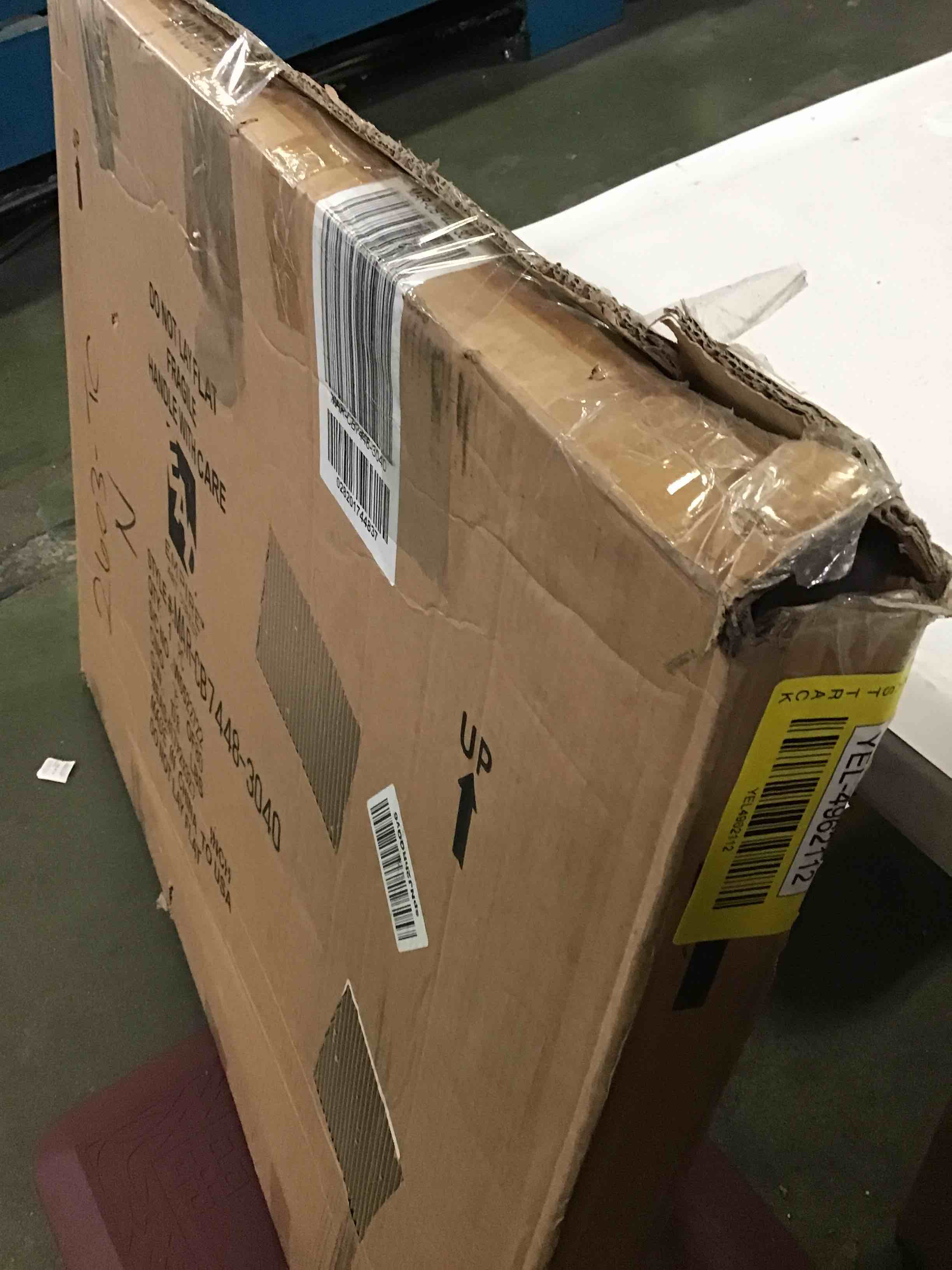 https://s3.amazonaws.com/lotting-images-prod/bidfta/YEL4962112_1685796636405.jpeg