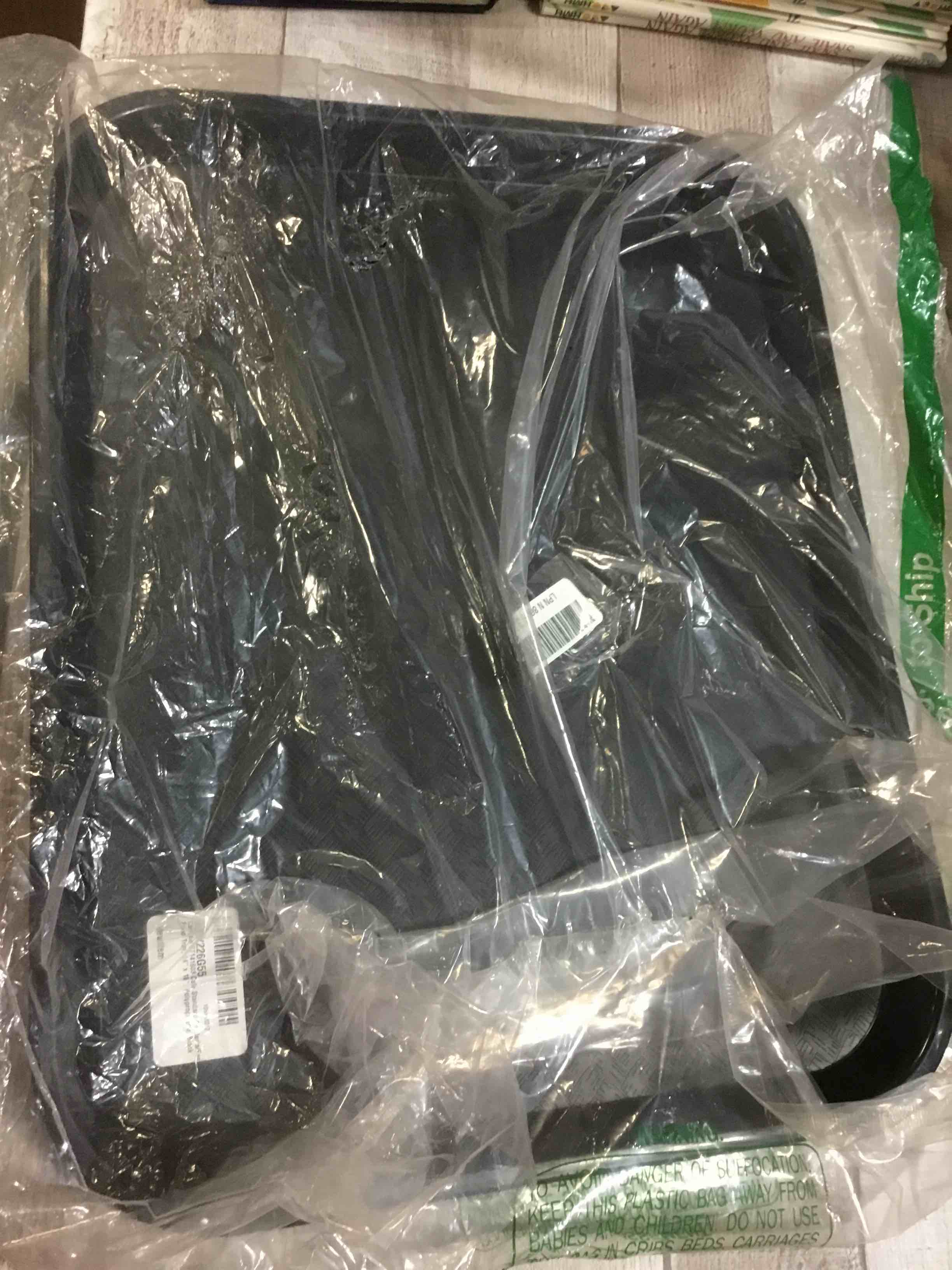 standard cafeteria tray