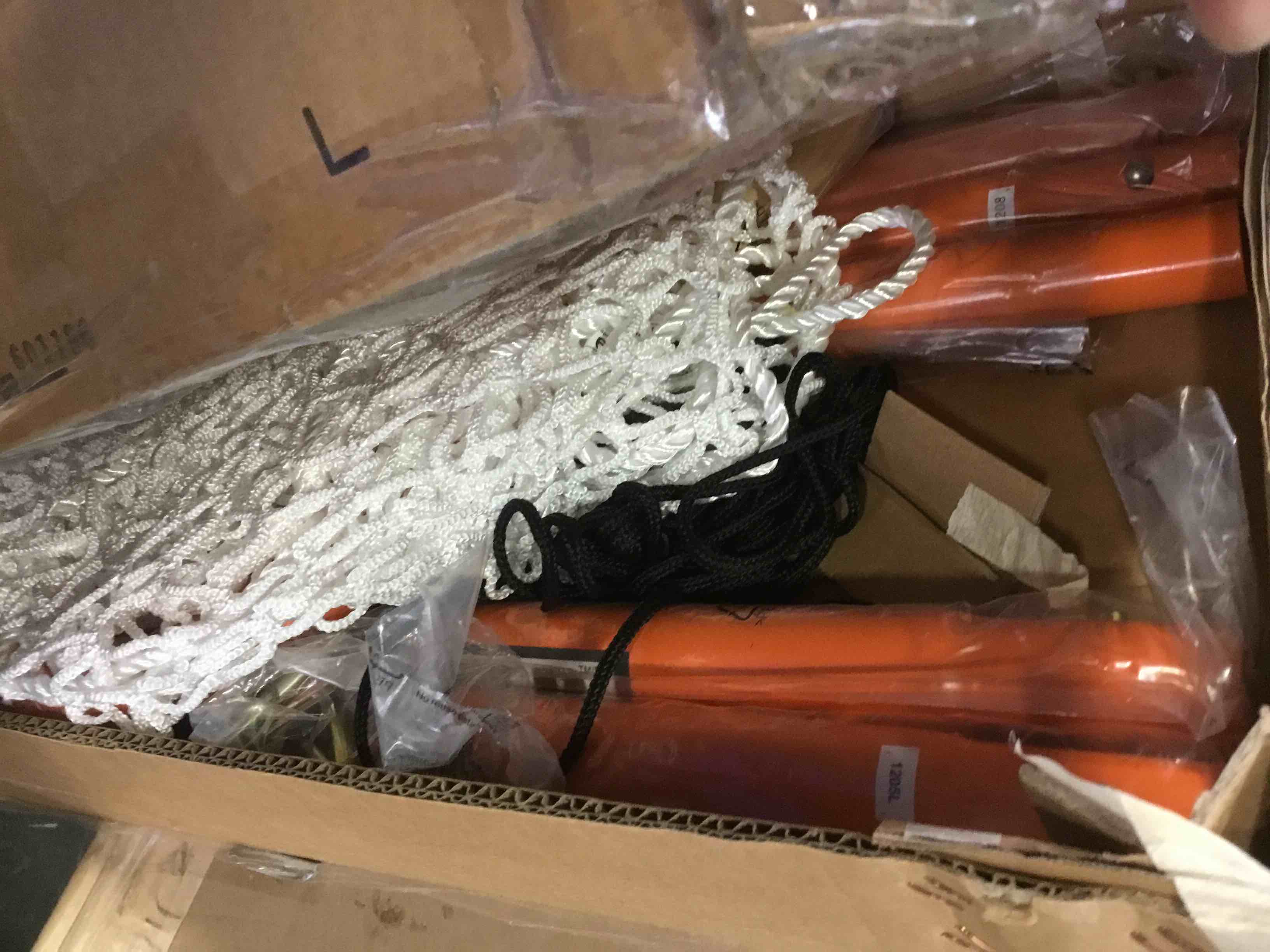 https://s3.amazonaws.com/lotting-images-prod/bidfta/YEL4974993_1686842788099.jpeg