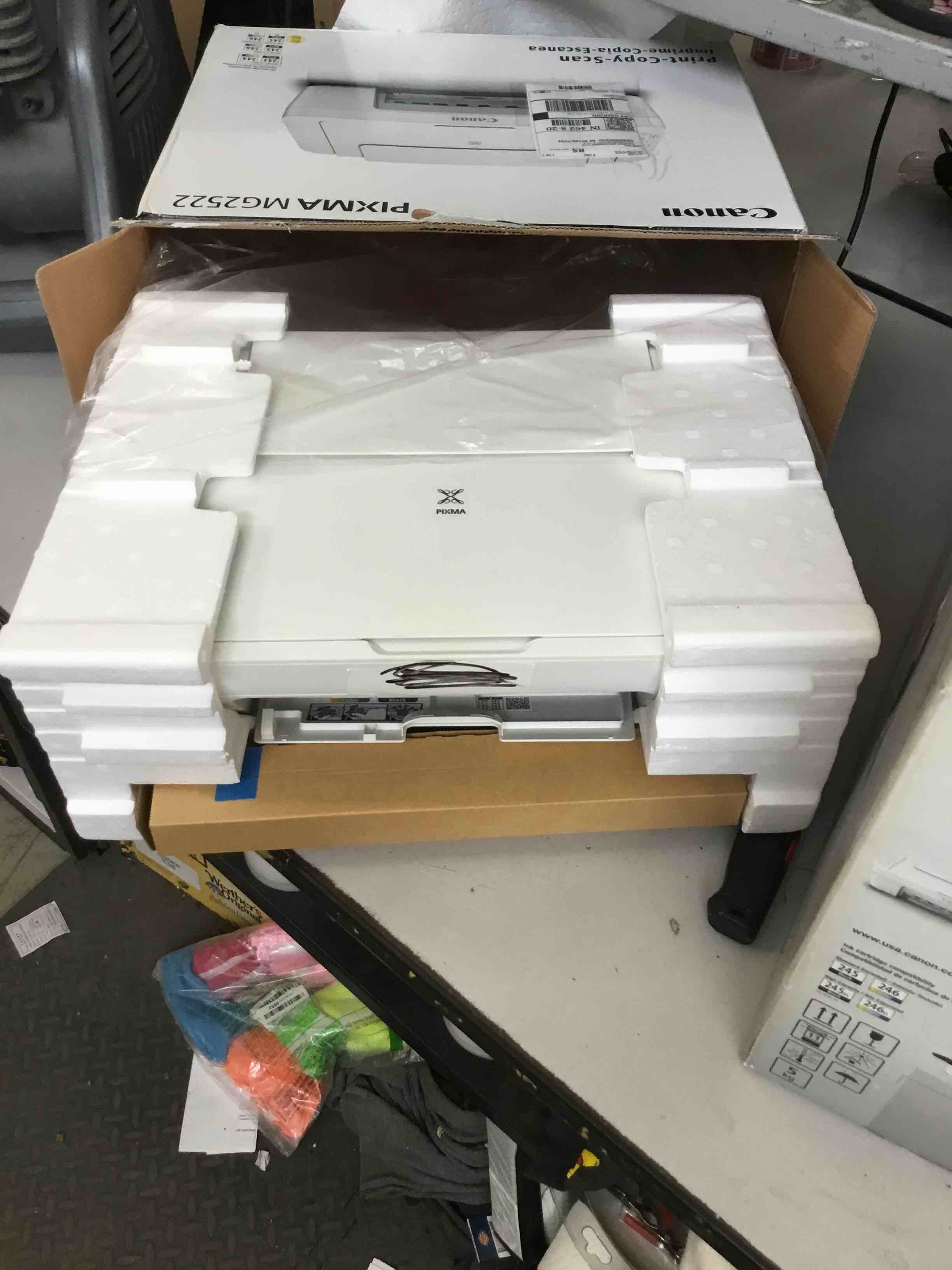 https://s3.amazonaws.com/lotting-images-prod/bidfta/YEL4980119_1685625987020.jpeg