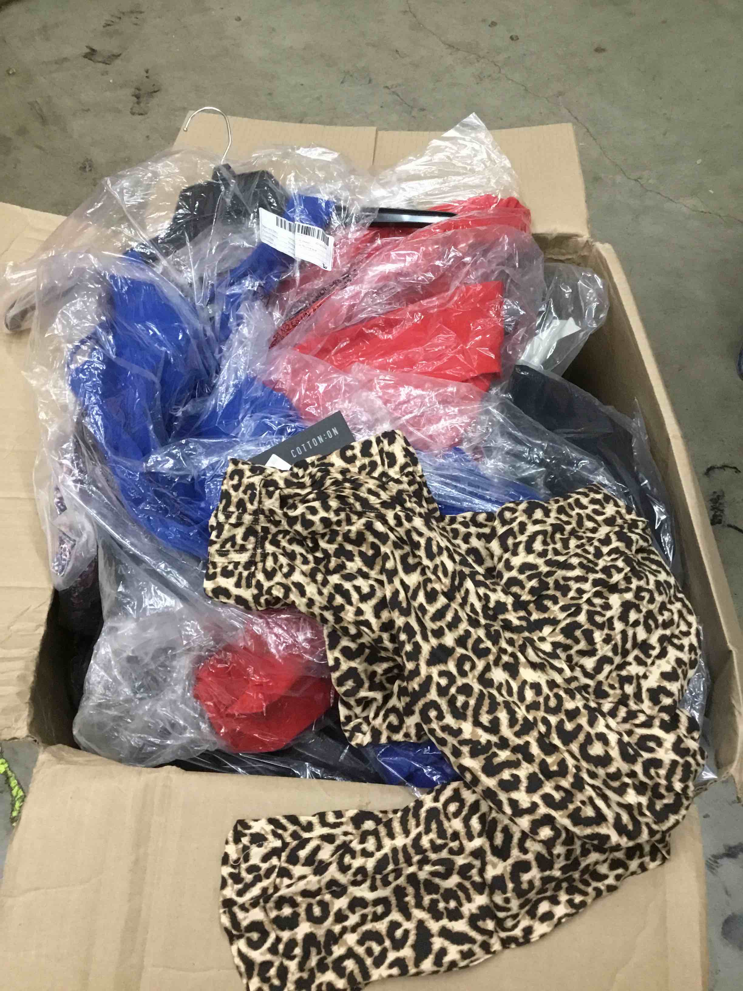 https://s3.amazonaws.com/lotting-images-prod/bidfta/YEL4985932_1686593741967.jpeg