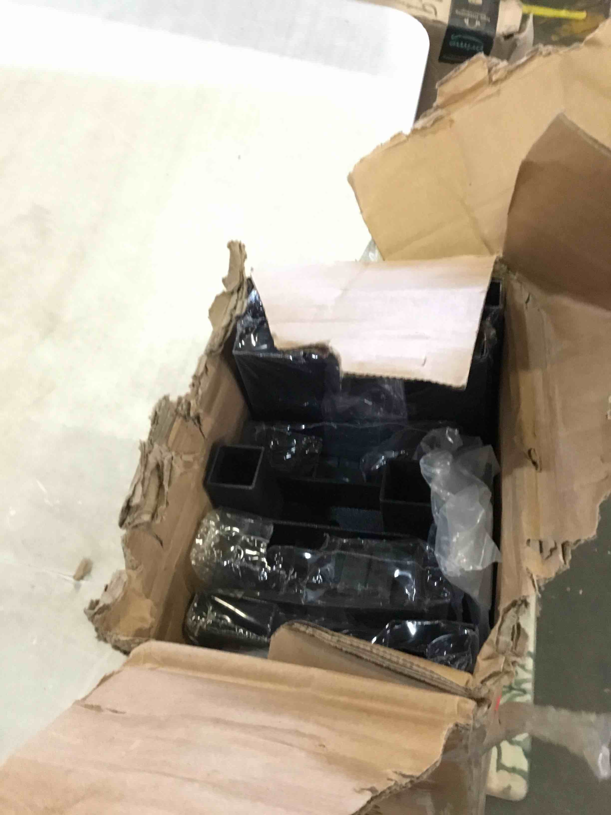 https://s3.amazonaws.com/lotting-images-prod/bidfta/YEL4989529_1694625990962.jpeg