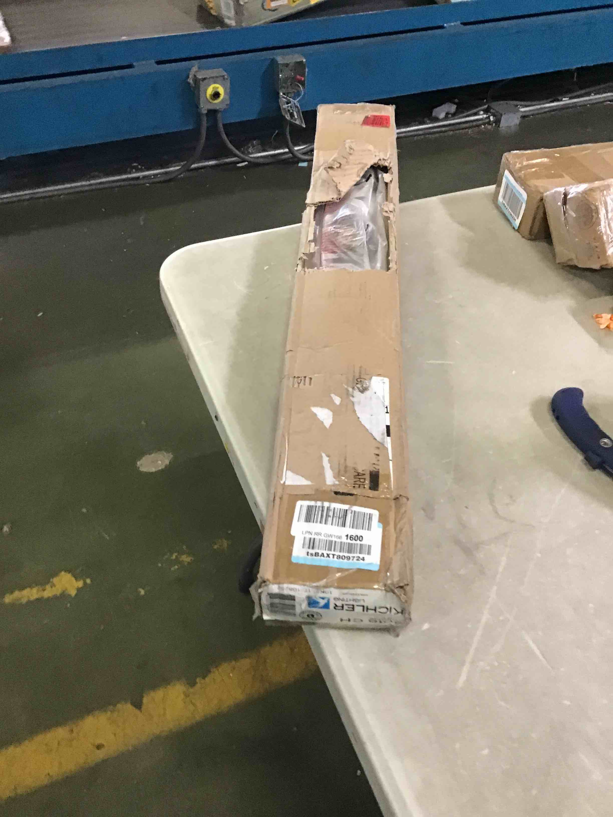 https://s3.amazonaws.com/lotting-images-prod/bidfta/YEL4989636_1694701599087.jpeg