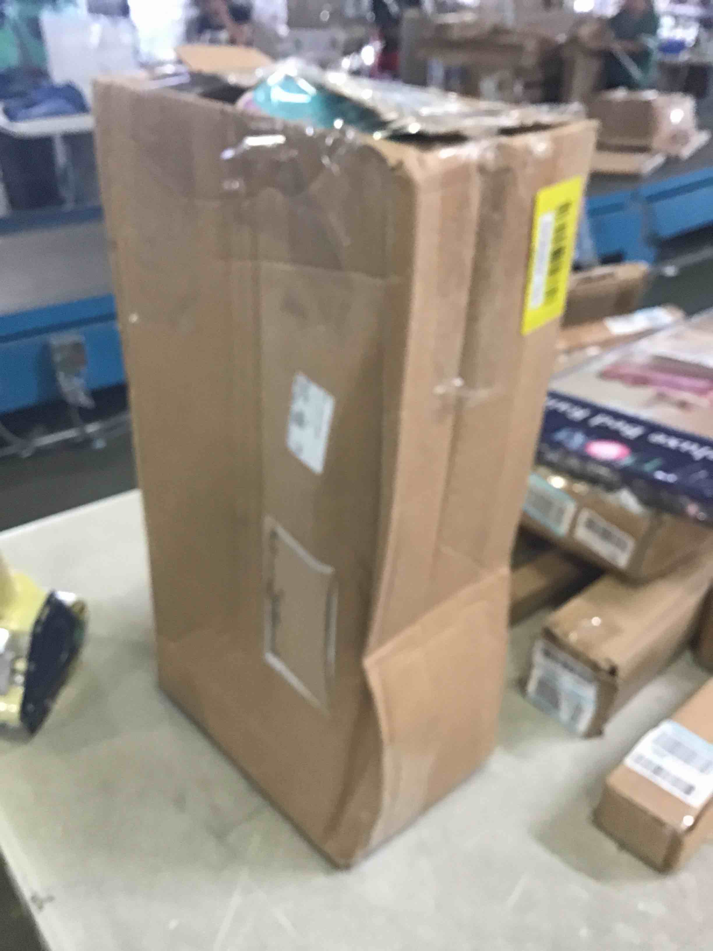 https://s3.amazonaws.com/lotting-images-prod/bidfta/YEL4989642_1694702376378.jpeg