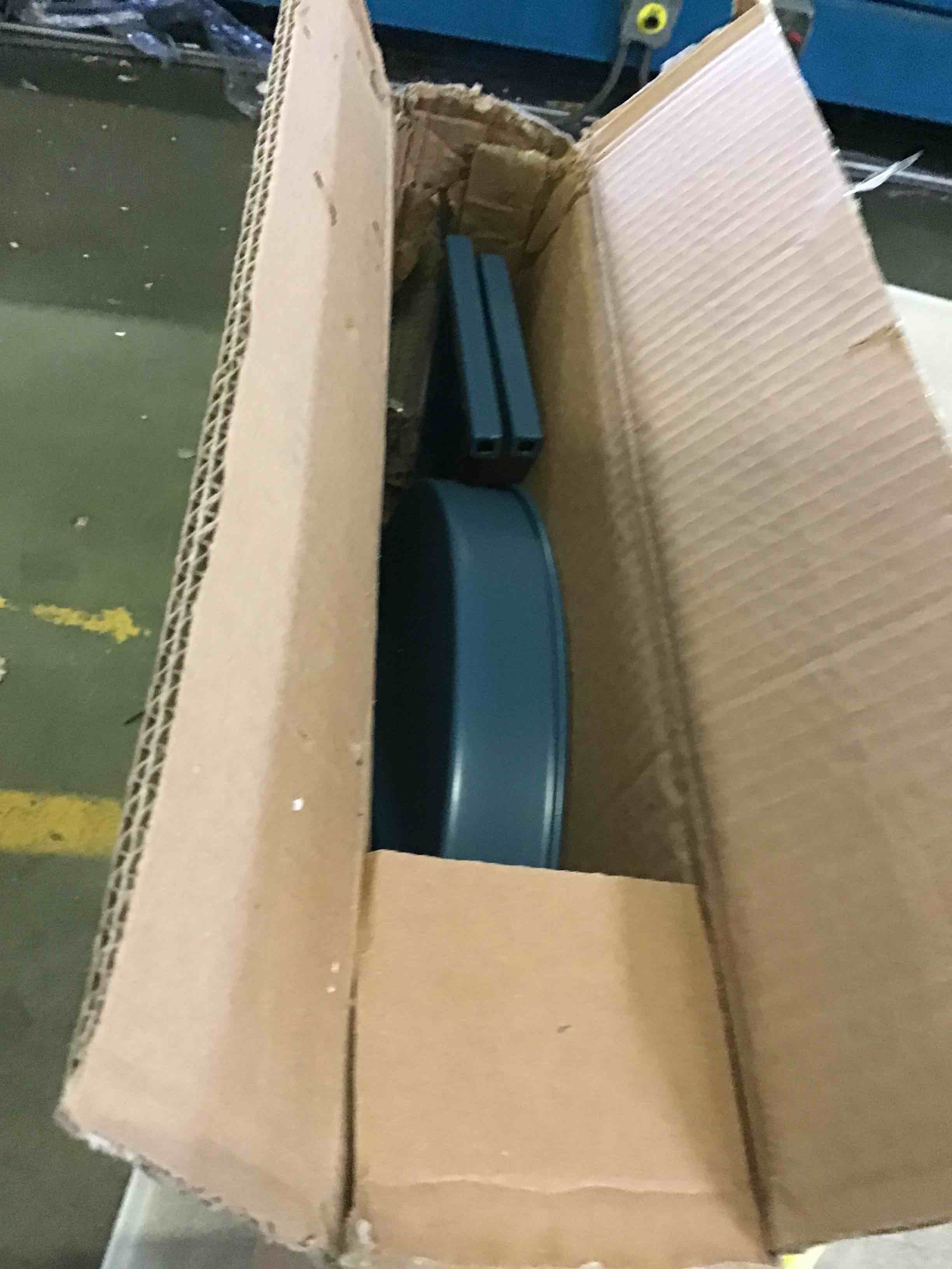 https://s3.amazonaws.com/lotting-images-prod/bidfta/YEL4989914_1694809011709.jpeg