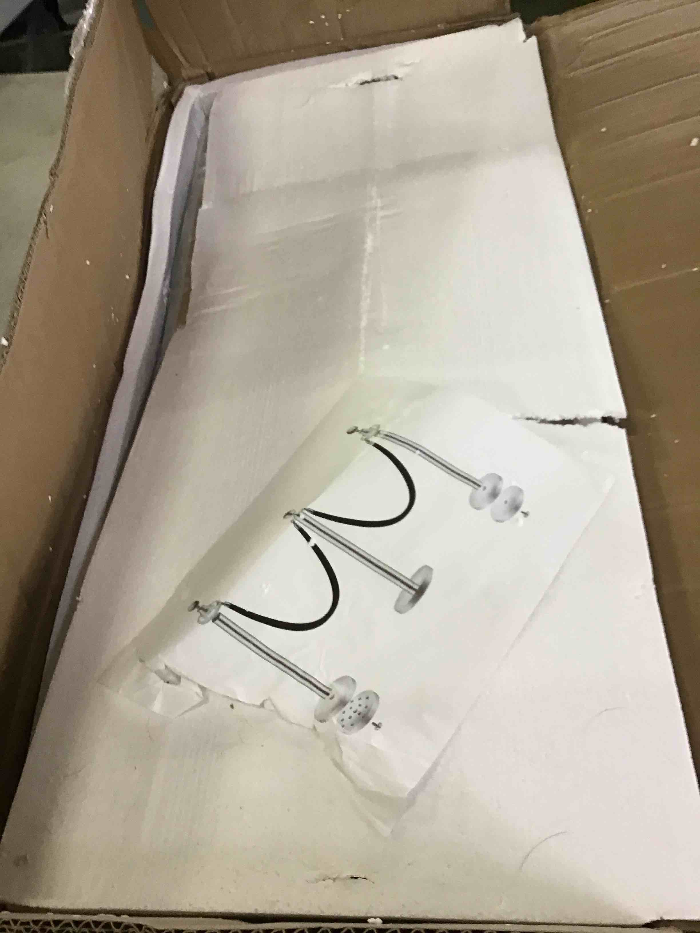 https://s3.amazonaws.com/lotting-images-prod/bidfta/YEL4989937_1695042052915.jpeg