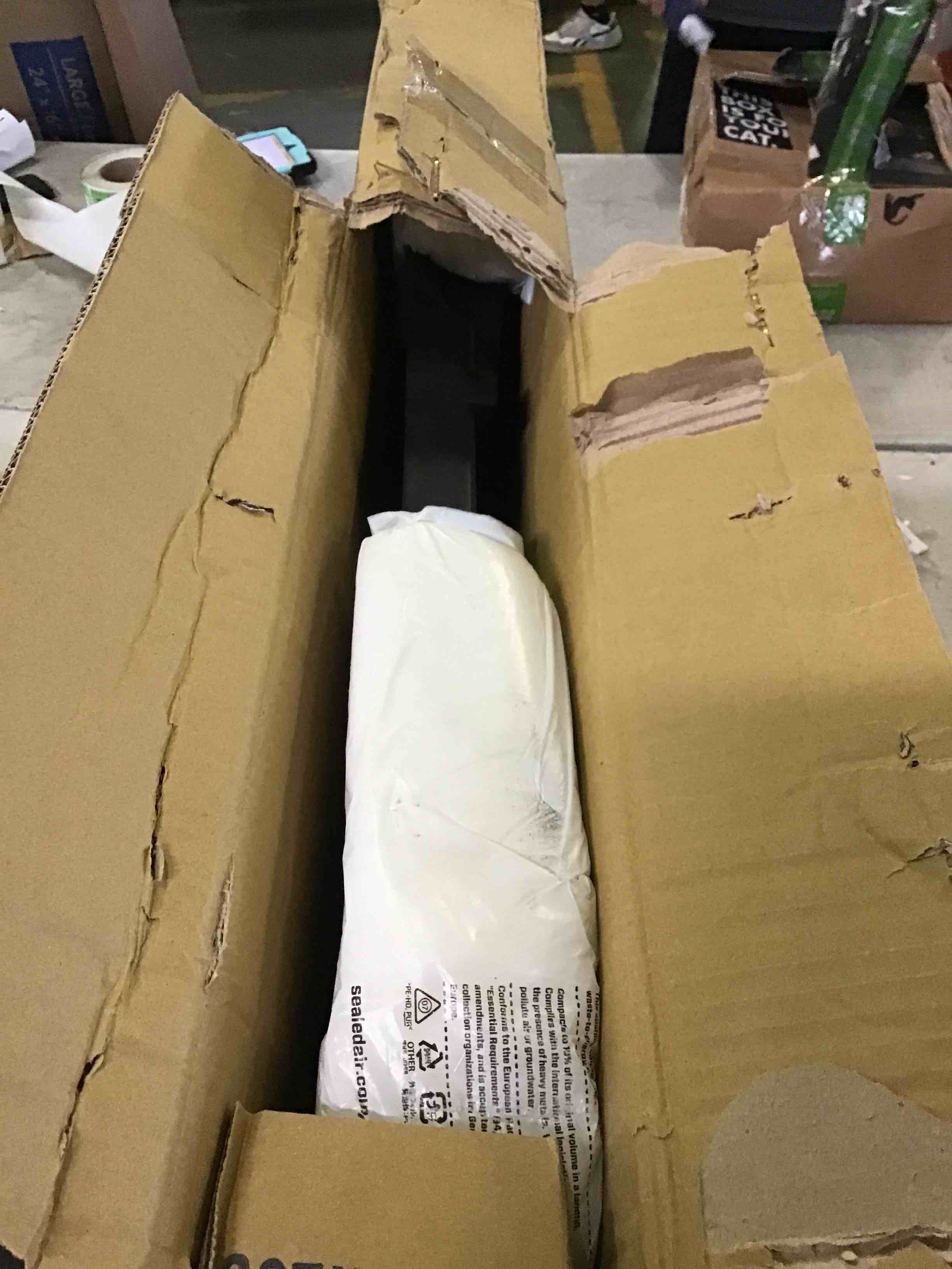 https://s3.amazonaws.com/lotting-images-prod/bidfta/YEL4989957_1695047252375.jpeg