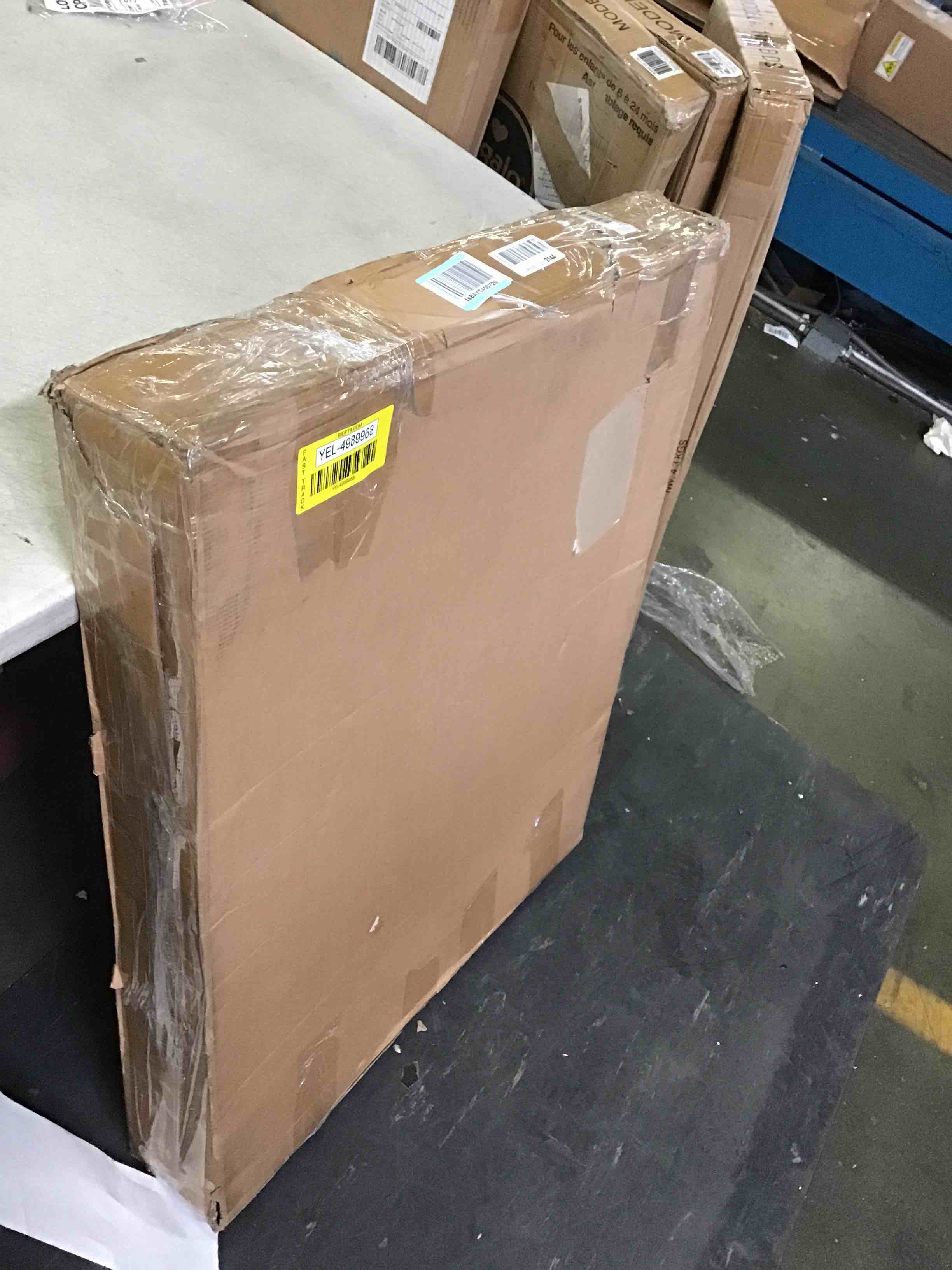 https://s3.amazonaws.com/lotting-images-prod/bidfta/YEL4989968_1695048862592.jpeg