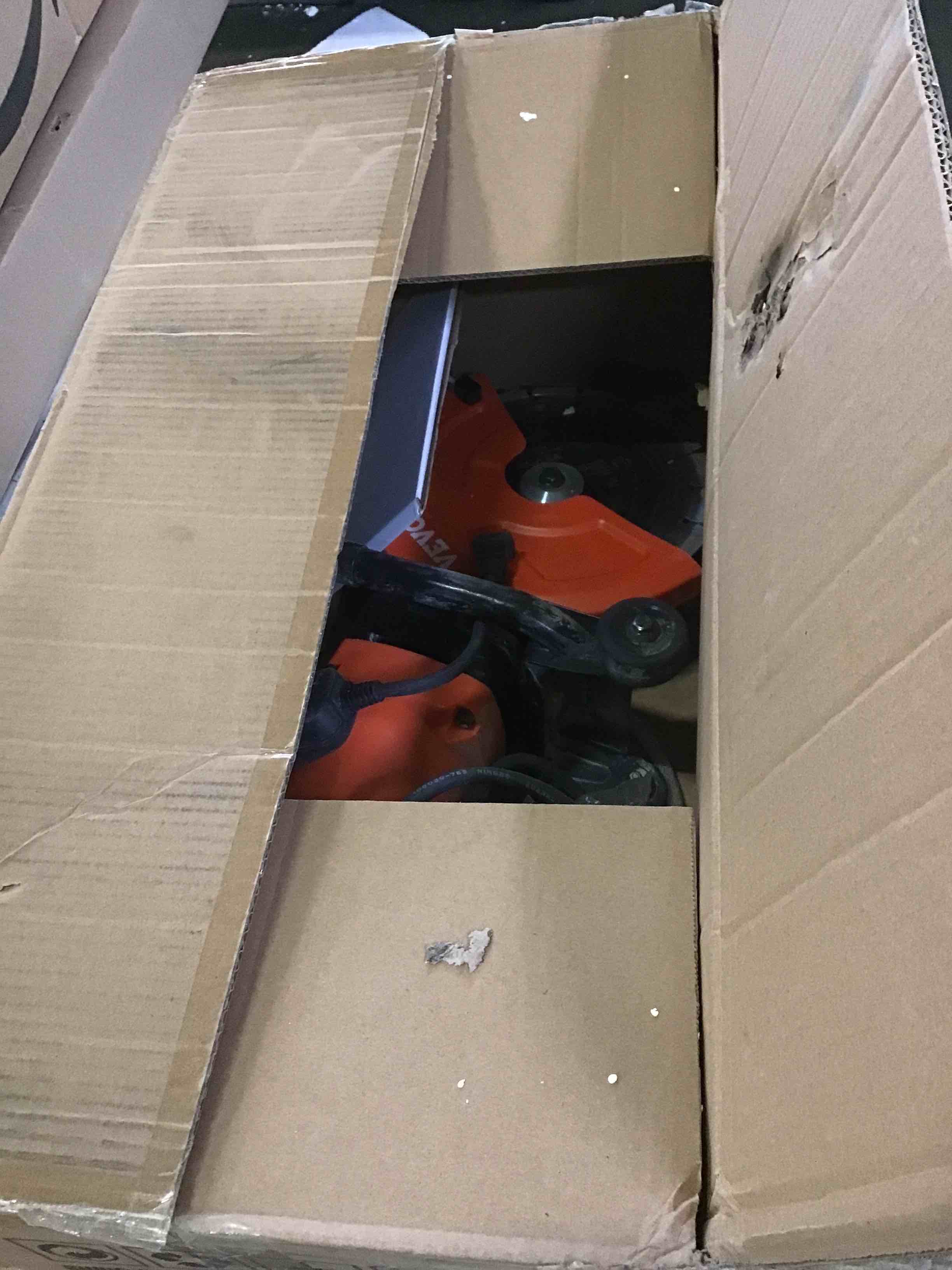 https://s3.amazonaws.com/lotting-images-prod/bidfta/YEL4990050_1695065684041.jpeg