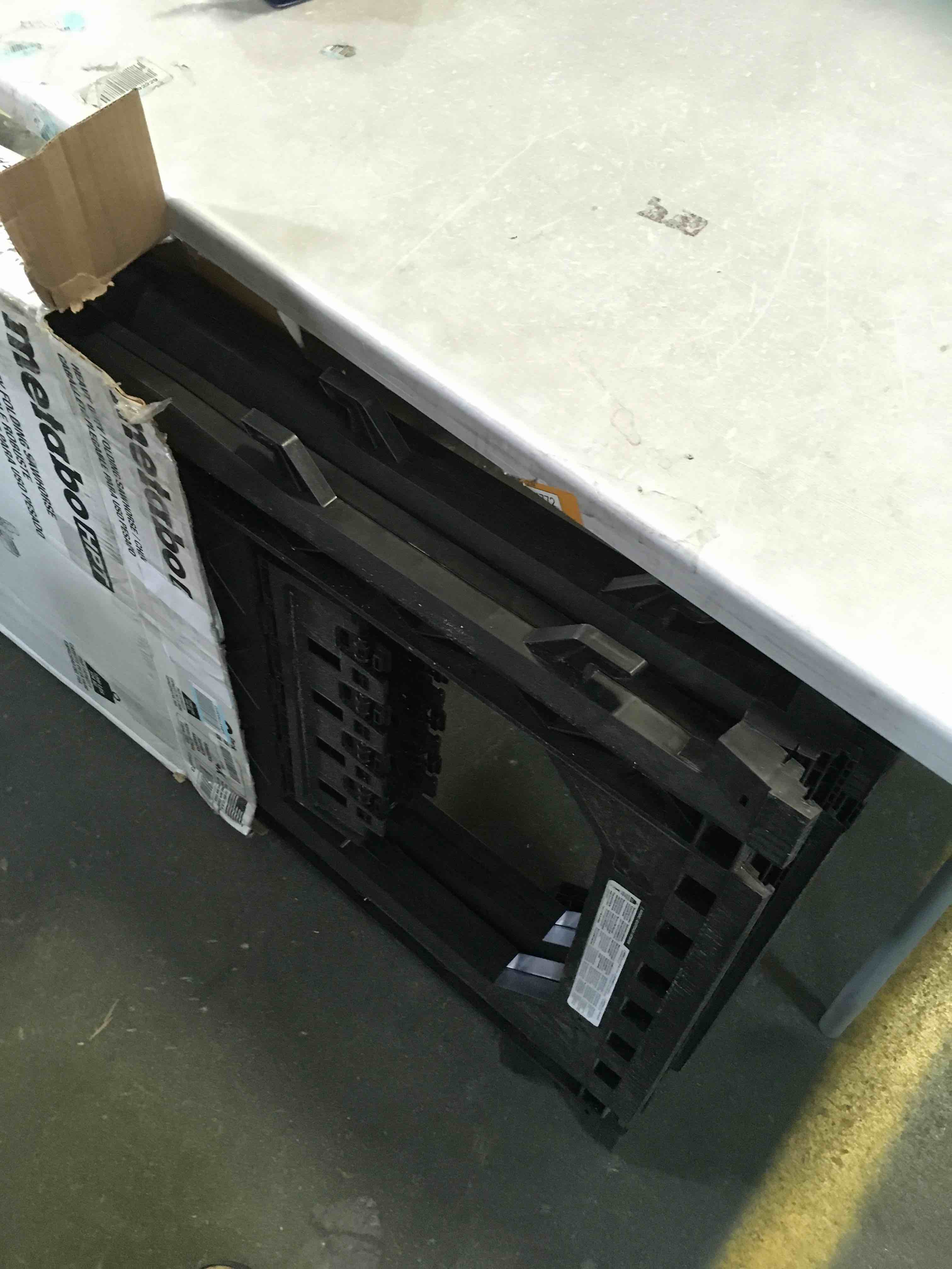 https://s3.amazonaws.com/lotting-images-prod/bidfta/YEL4992614_1695065859779.jpeg