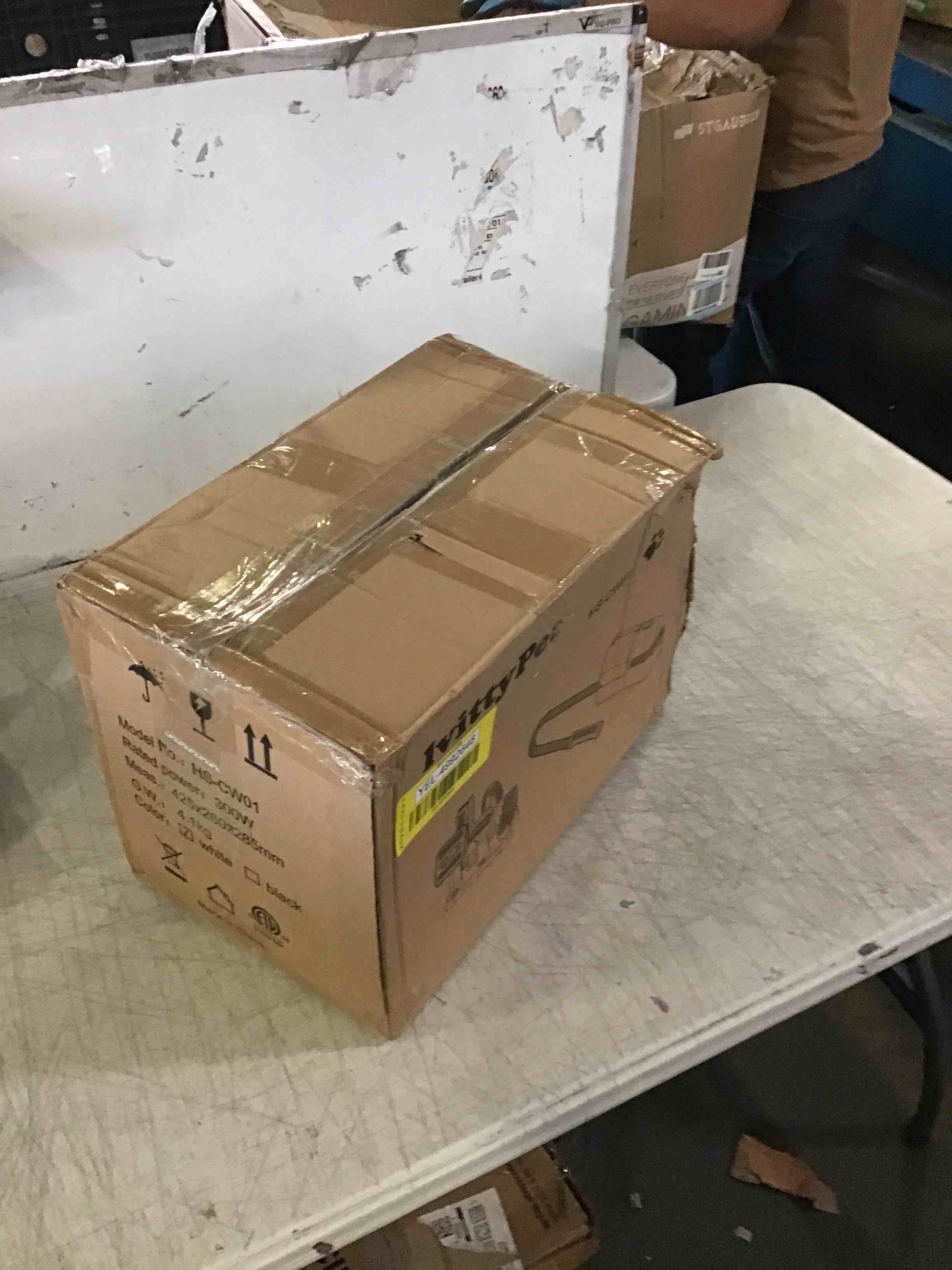 https://s3.amazonaws.com/lotting-images-prod/bidfta/YEL4992648_1695133828740.jpeg
