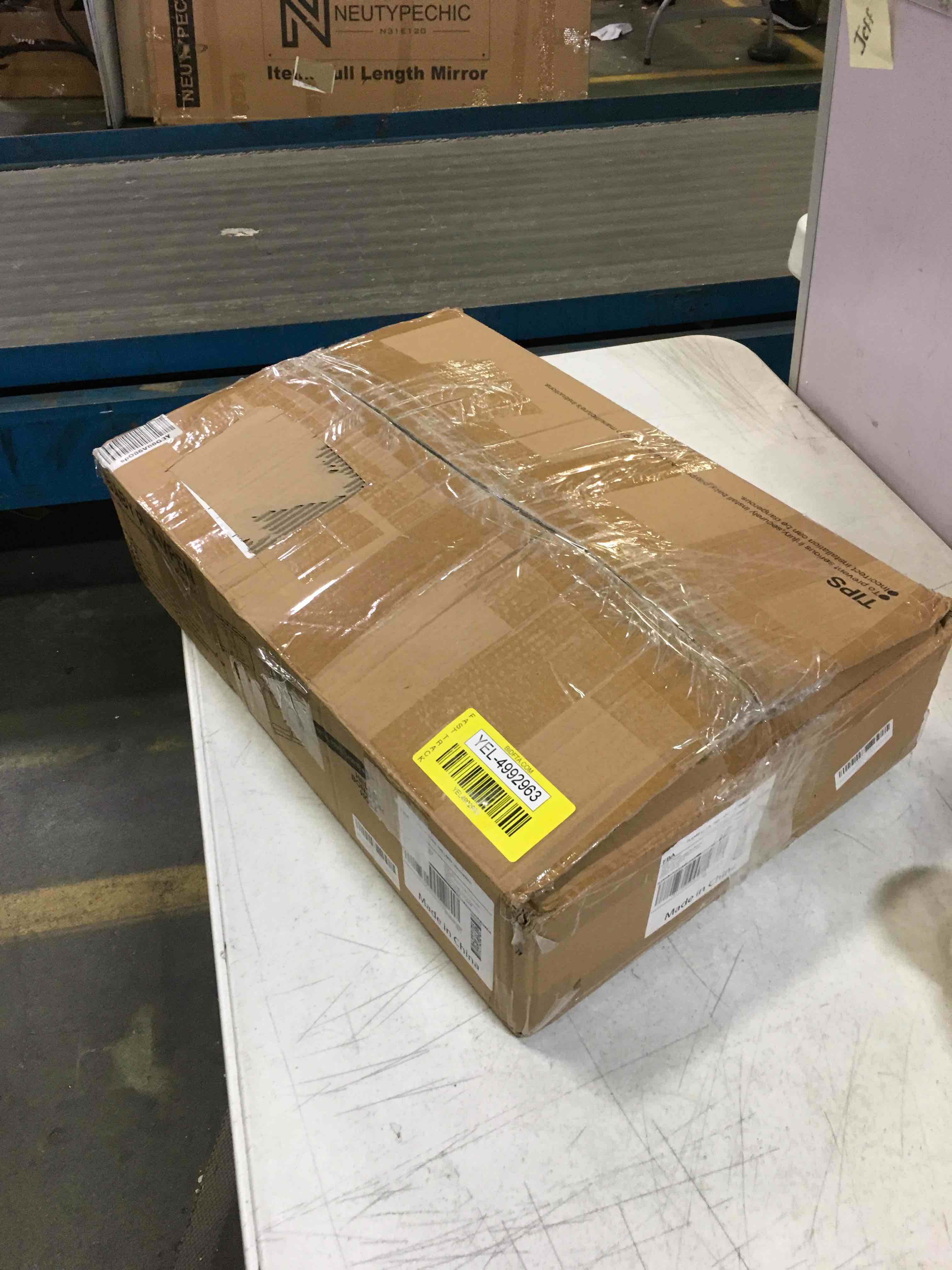 https://s3.amazonaws.com/lotting-images-prod/bidfta/YEL4992963_1695406388085.jpeg