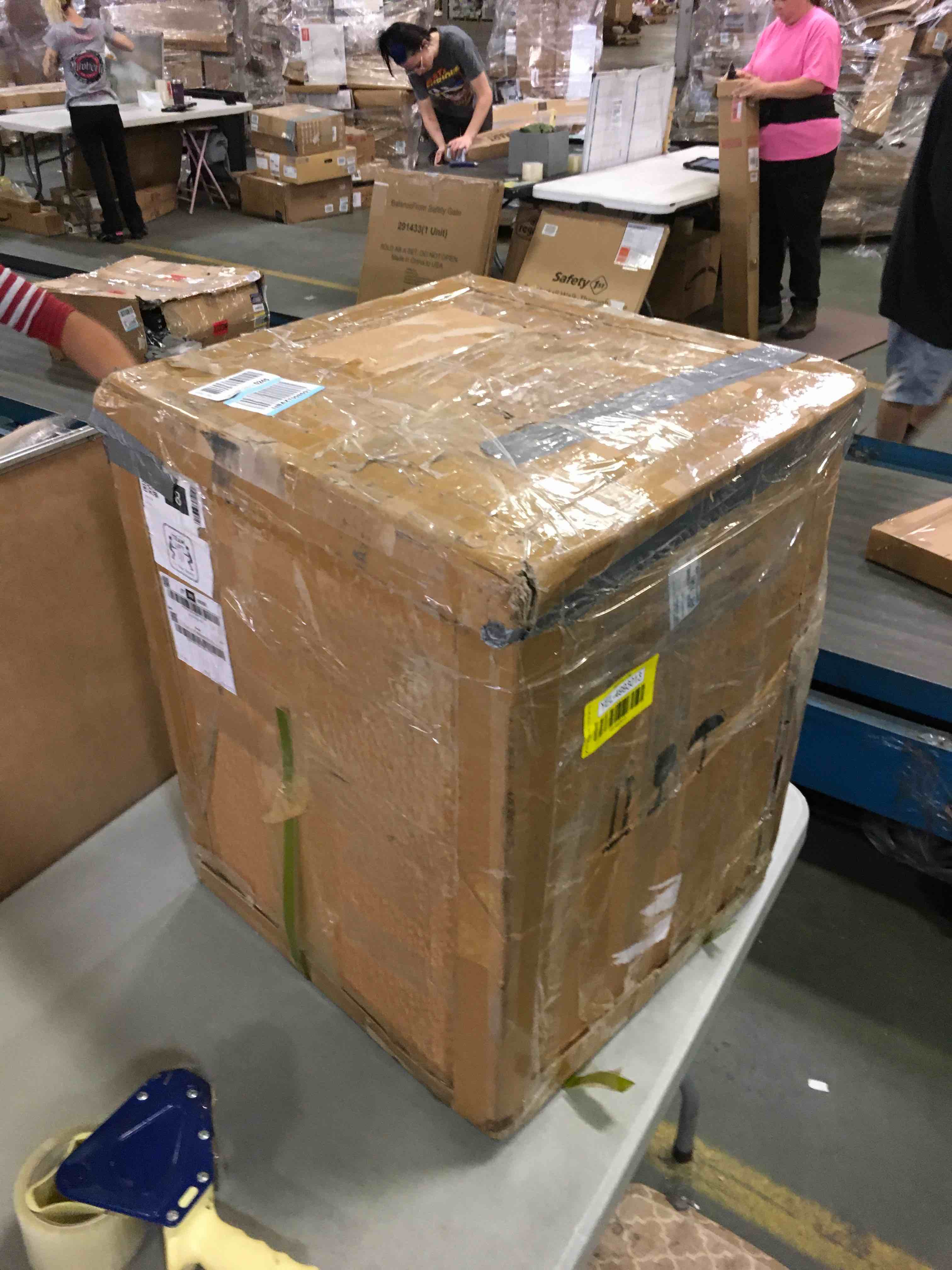 https://s3.amazonaws.com/lotting-images-prod/bidfta/YEL4993013_1695649250820.jpeg