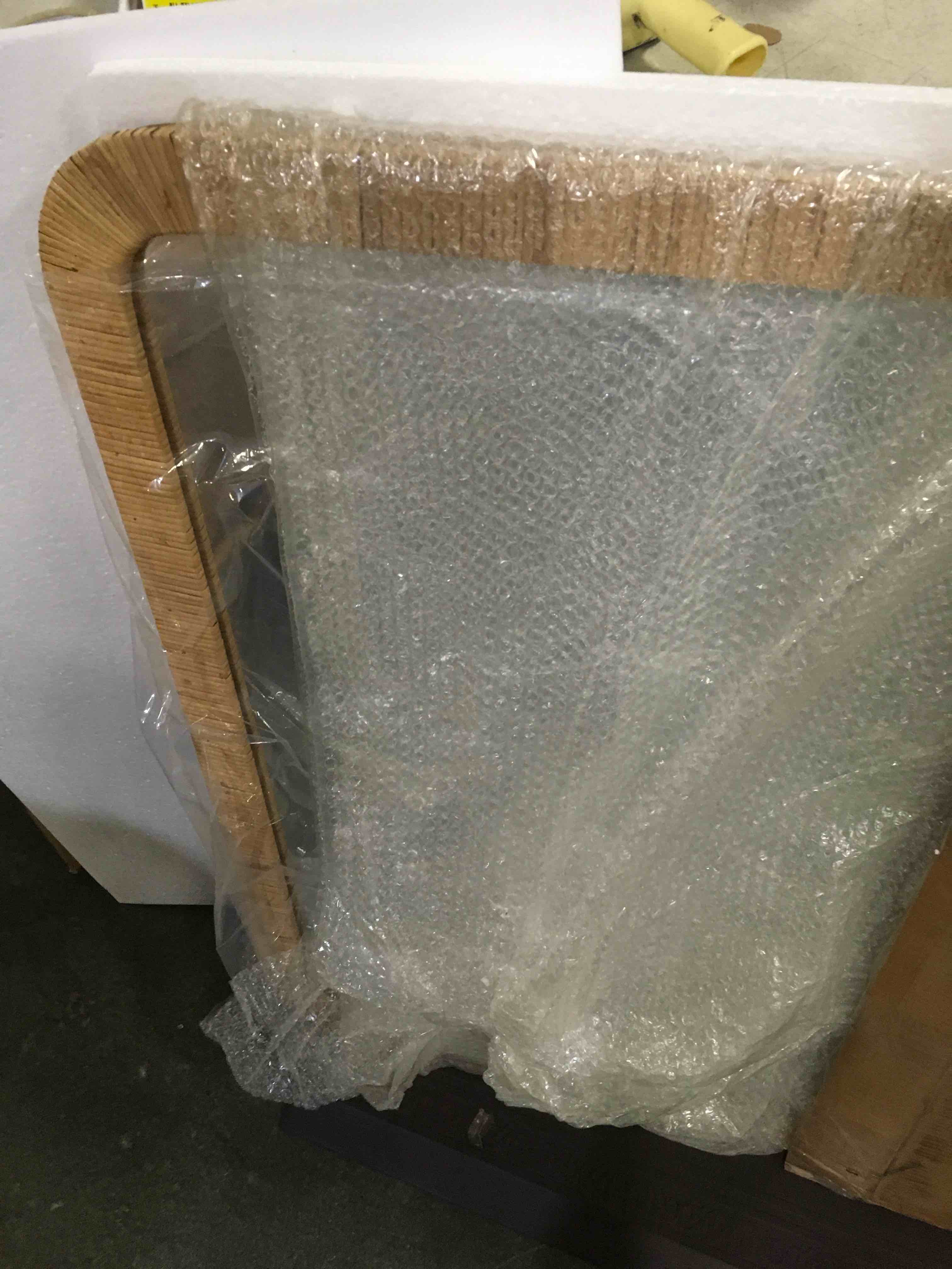 https://s3.amazonaws.com/lotting-images-prod/bidfta/YEL4993190_1695817628316.jpeg
