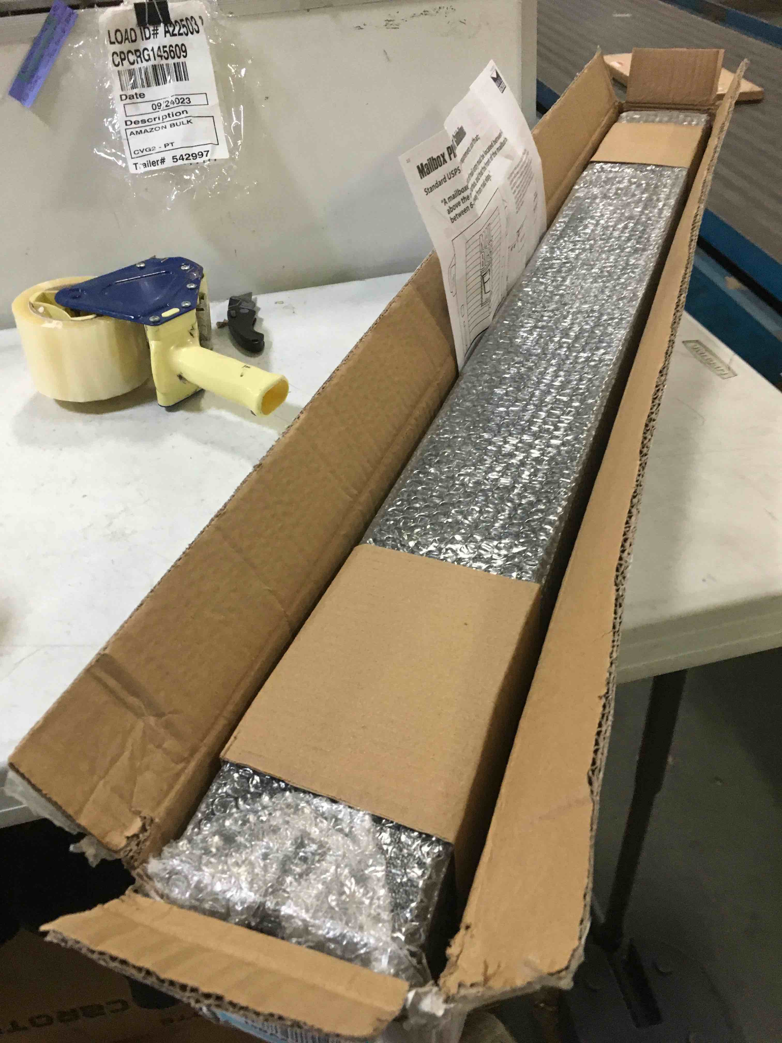 https://s3.amazonaws.com/lotting-images-prod/bidfta/YEL4993312_1695912227911.jpeg