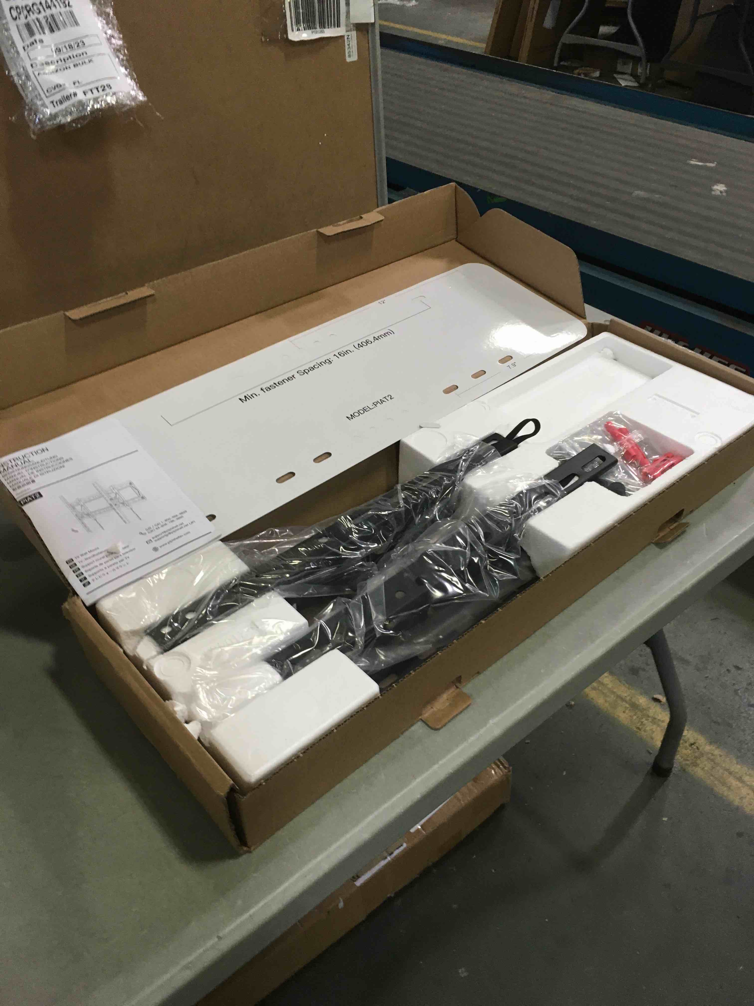 https://s3.amazonaws.com/lotting-images-prod/bidfta/YEL4993559_1696268991294.jpeg