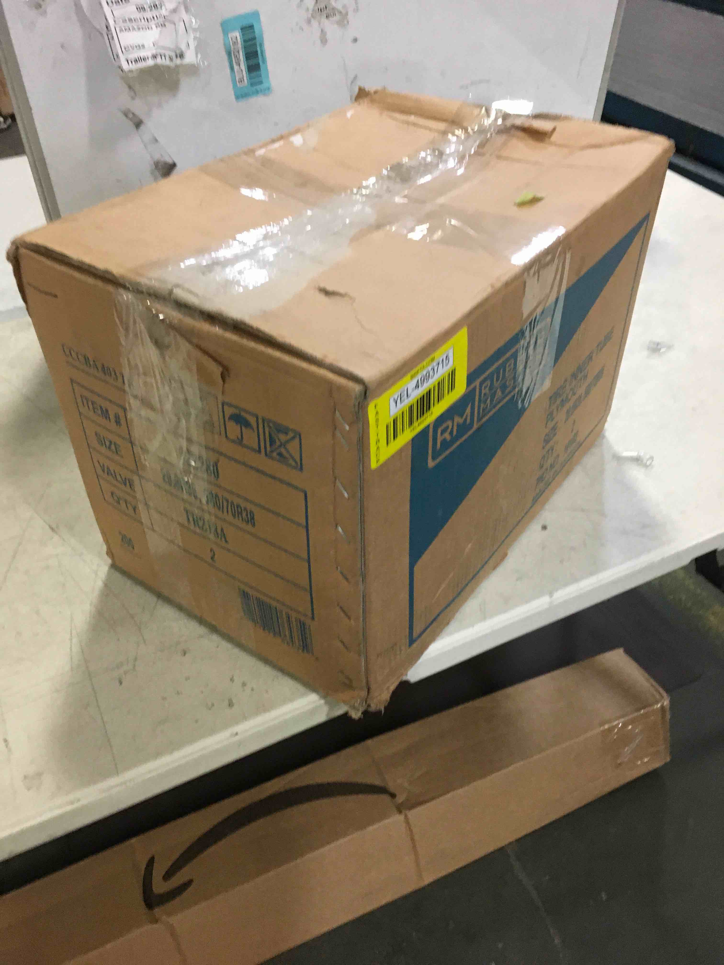 https://s3.amazonaws.com/lotting-images-prod/bidfta/YEL4993715_1696418610657.jpeg