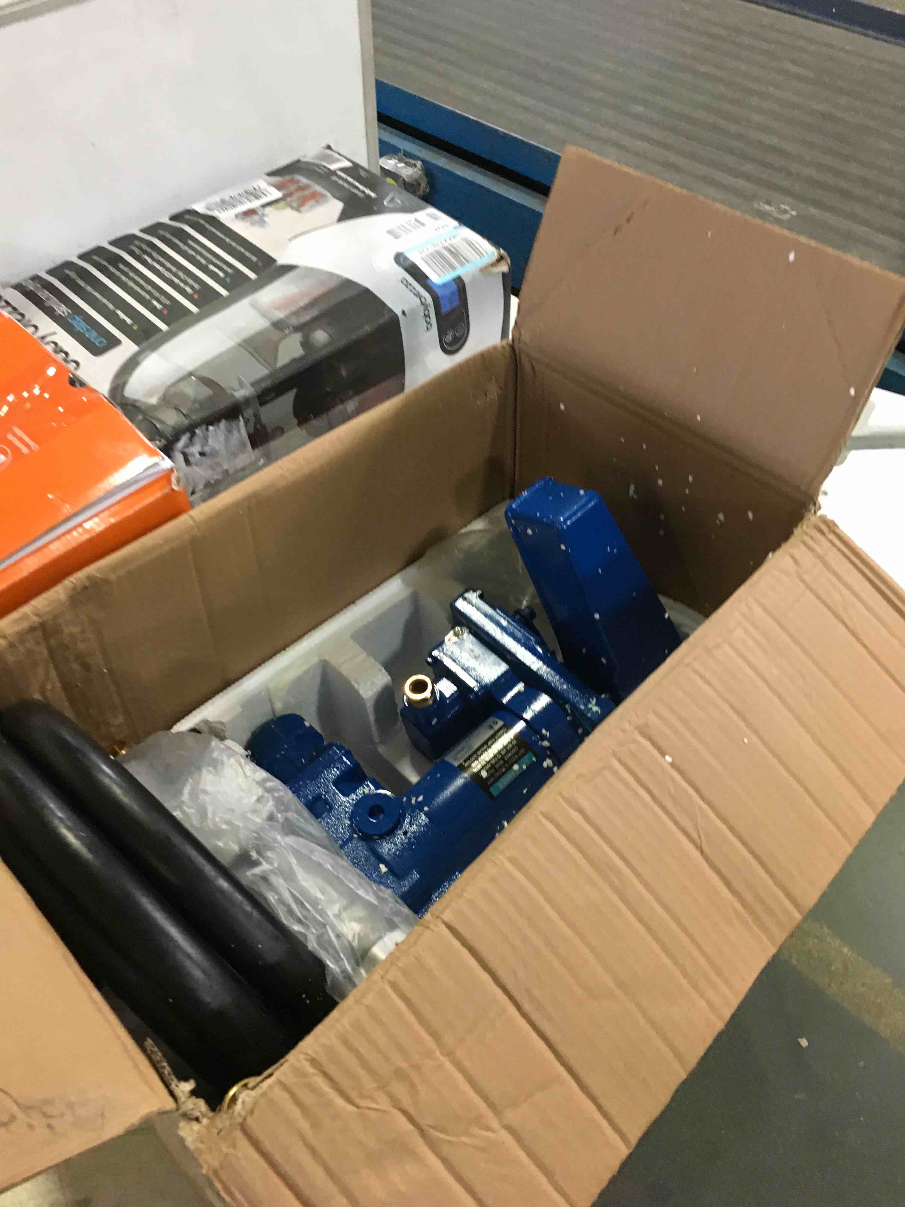 https://s3.amazonaws.com/lotting-images-prod/bidfta/YEL4993803_1696444833329.jpeg