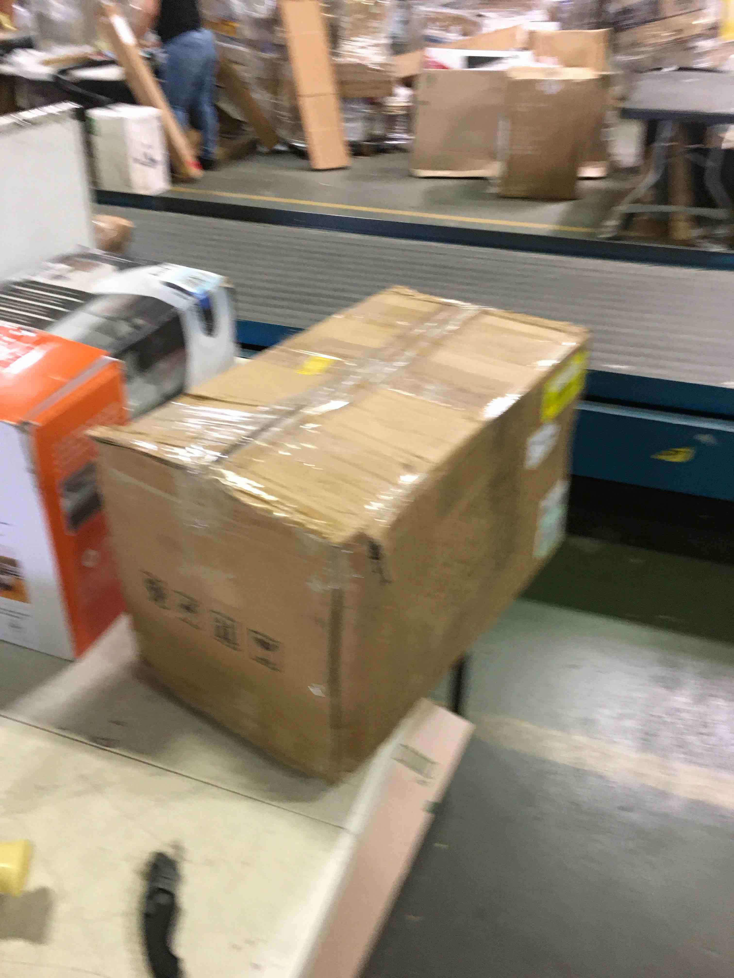 https://s3.amazonaws.com/lotting-images-prod/bidfta/YEL4993803_1696444871999.jpeg