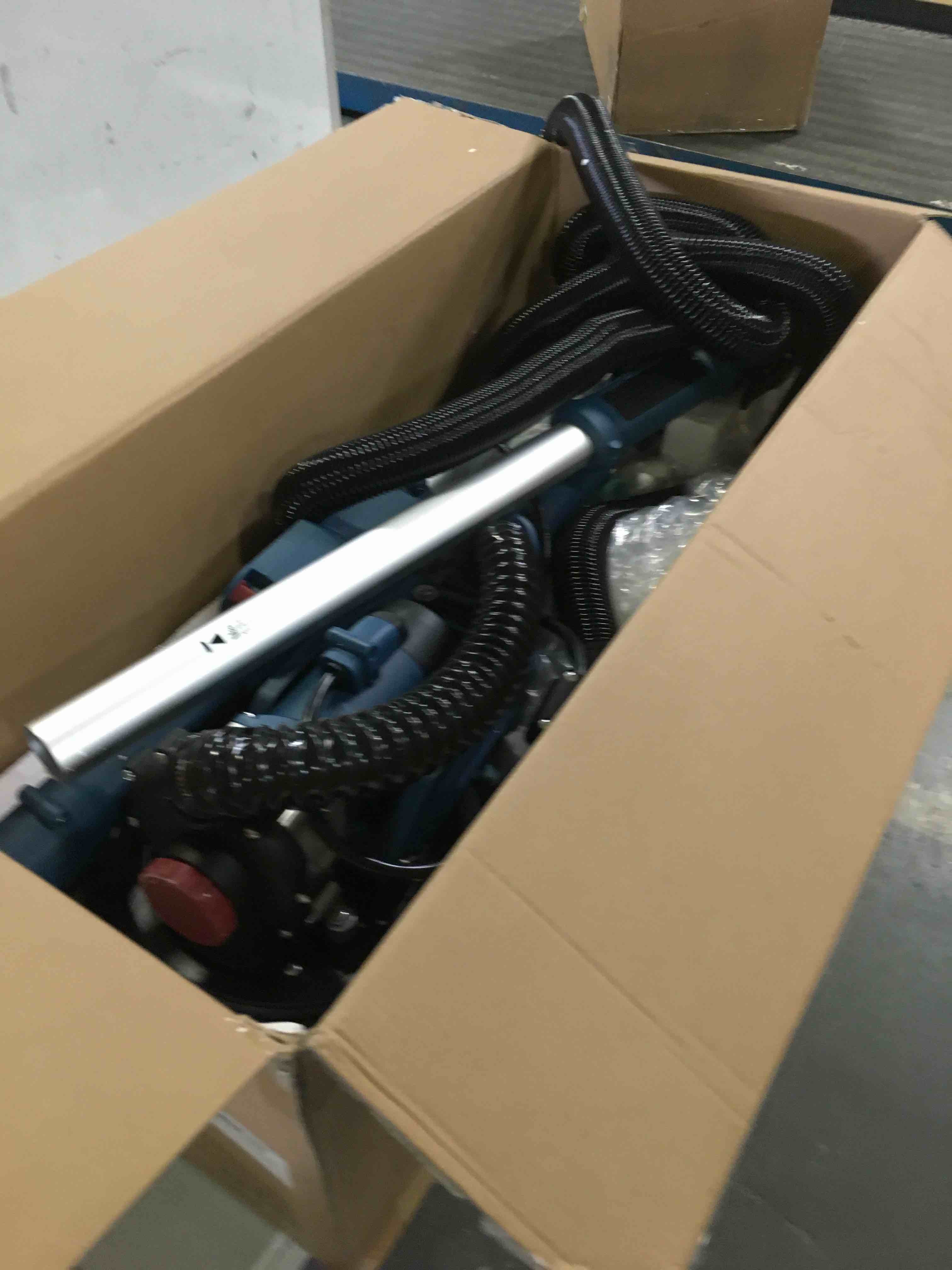 https://s3.amazonaws.com/lotting-images-prod/bidfta/YEL4993812_1696447771382.jpeg