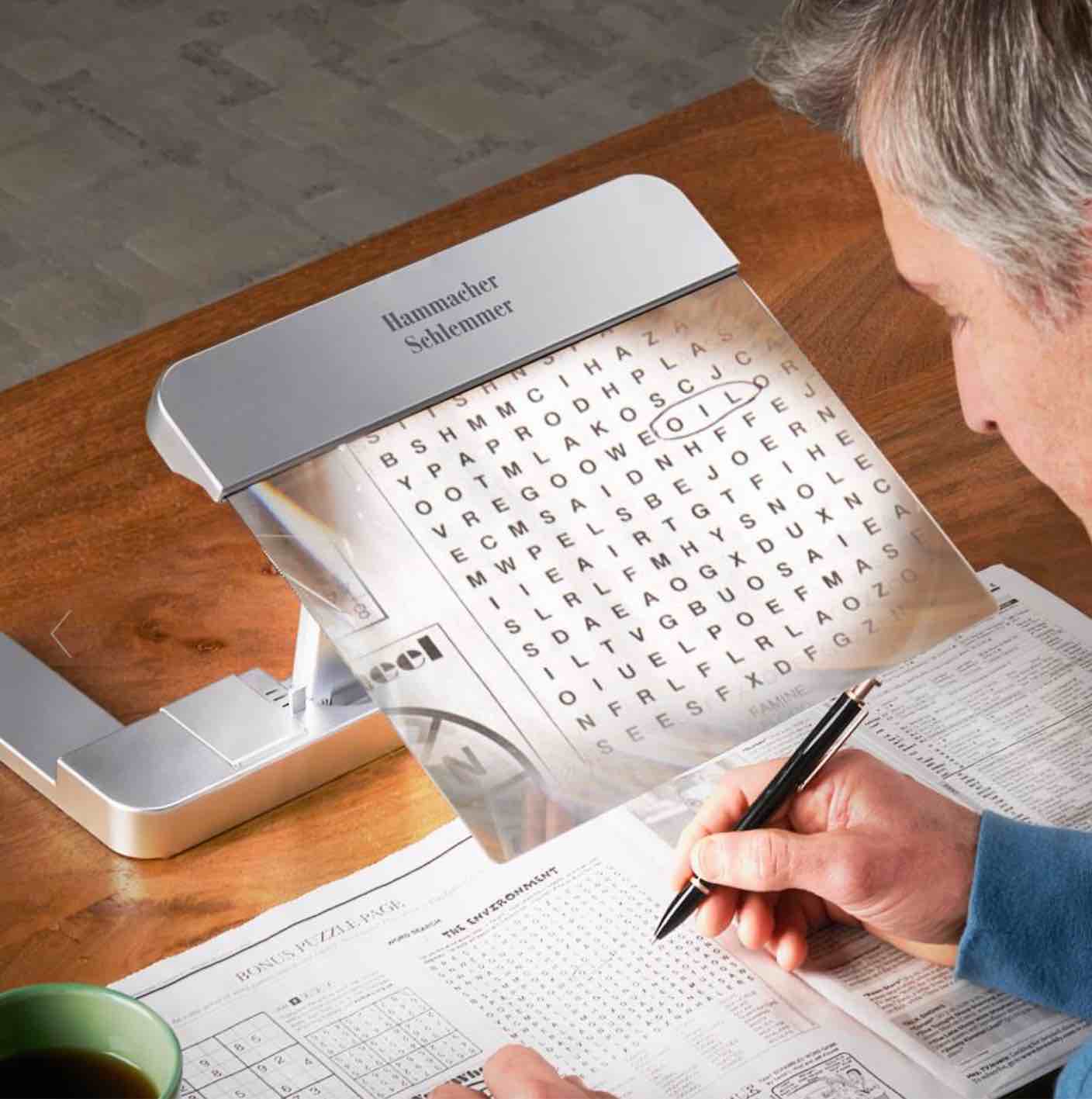 The Full Page a illuminated Desktop Magnifier 