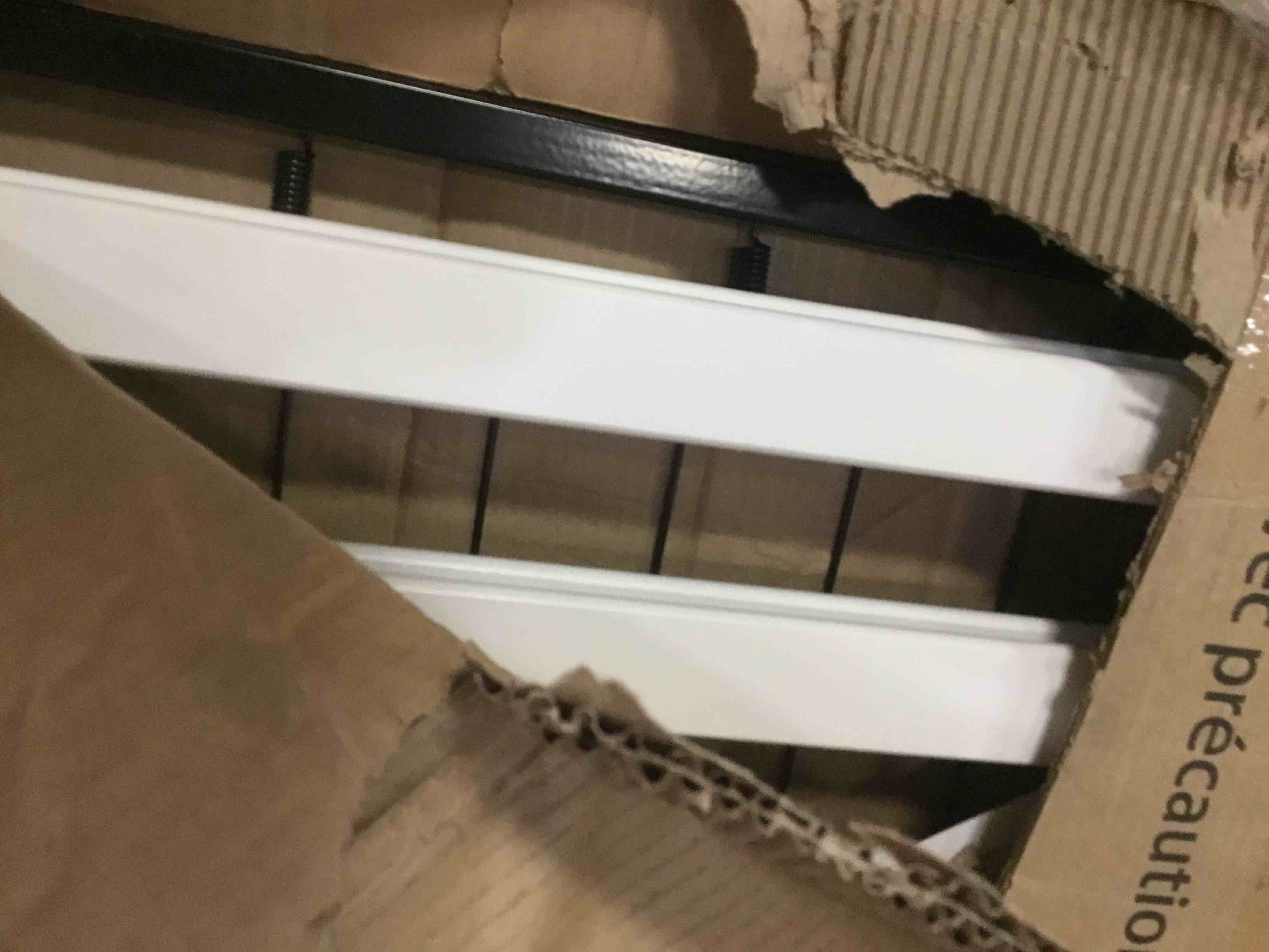 https://s3.amazonaws.com/lotting-images-prod/bidfta/YEL5000555_1687550243940.jpeg