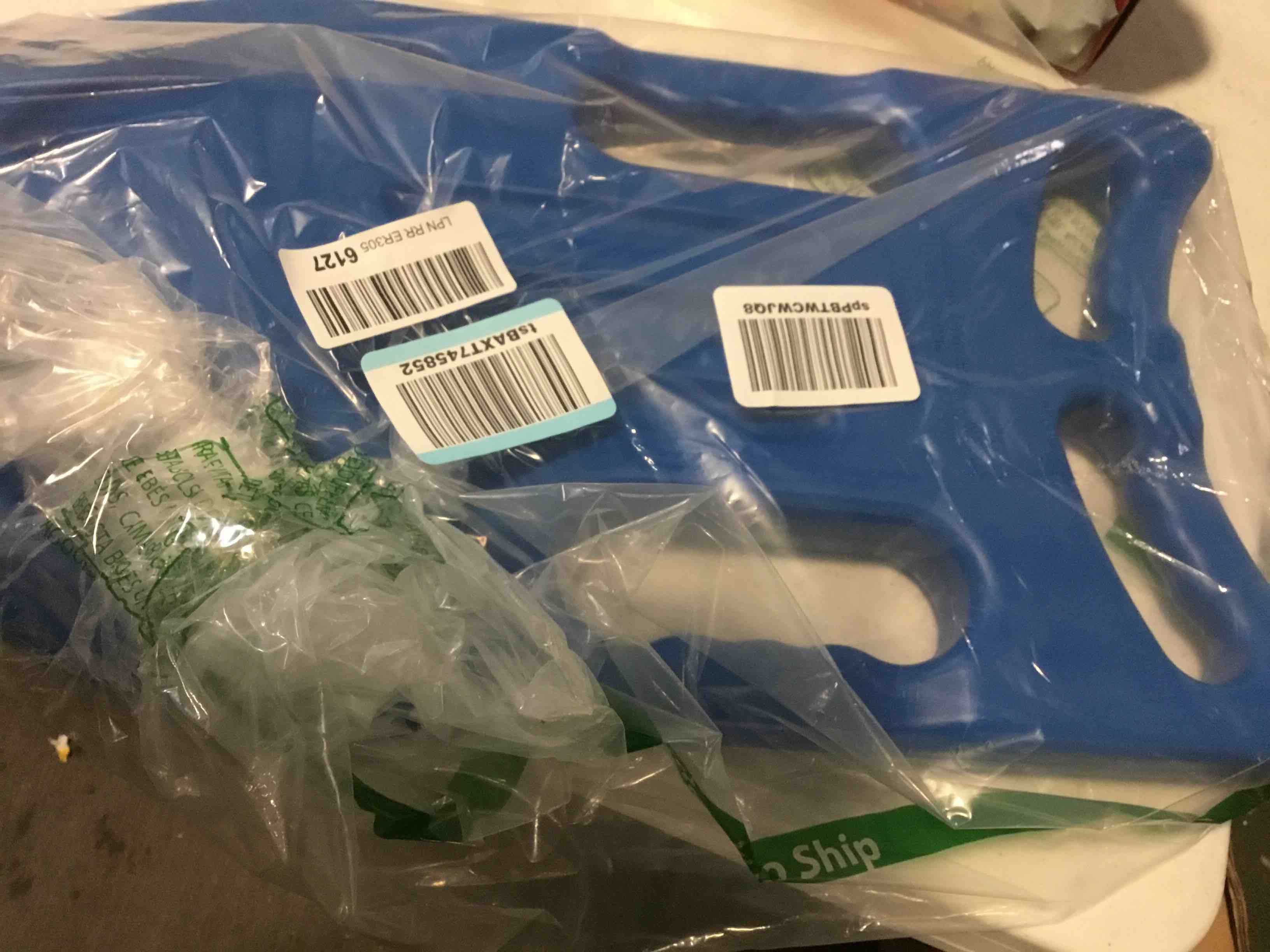 https://s3.amazonaws.com/lotting-images-prod/bidfta/YEL5005637_1687288852790.jpeg