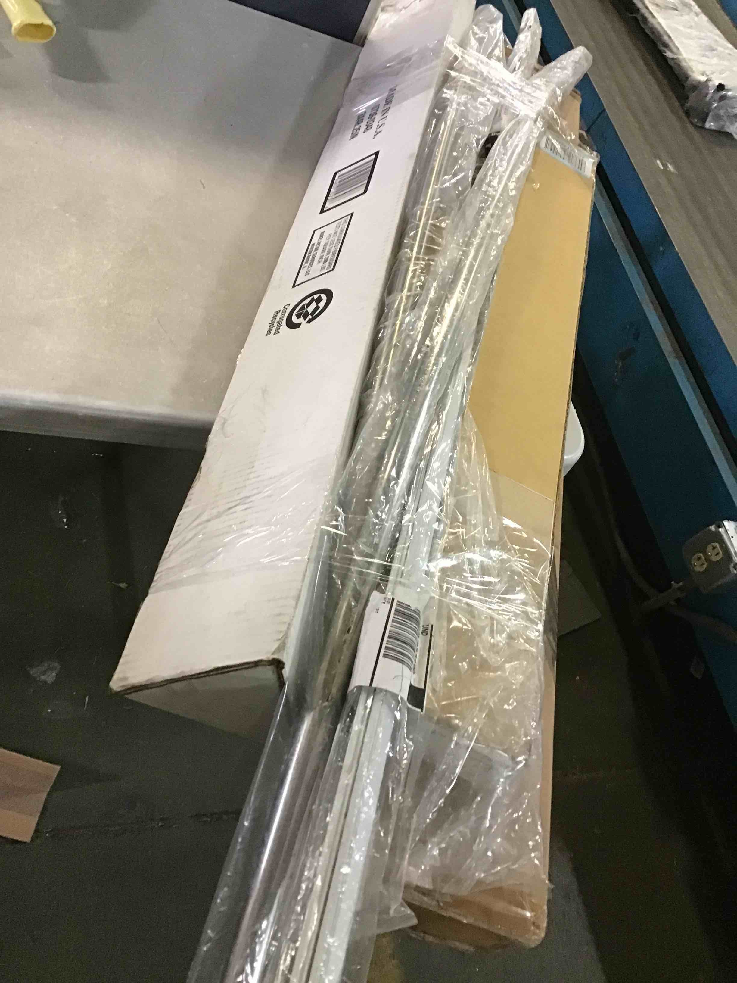 https://s3.amazonaws.com/lotting-images-prod/bidfta/YEL5009667_1687376474324.jpeg