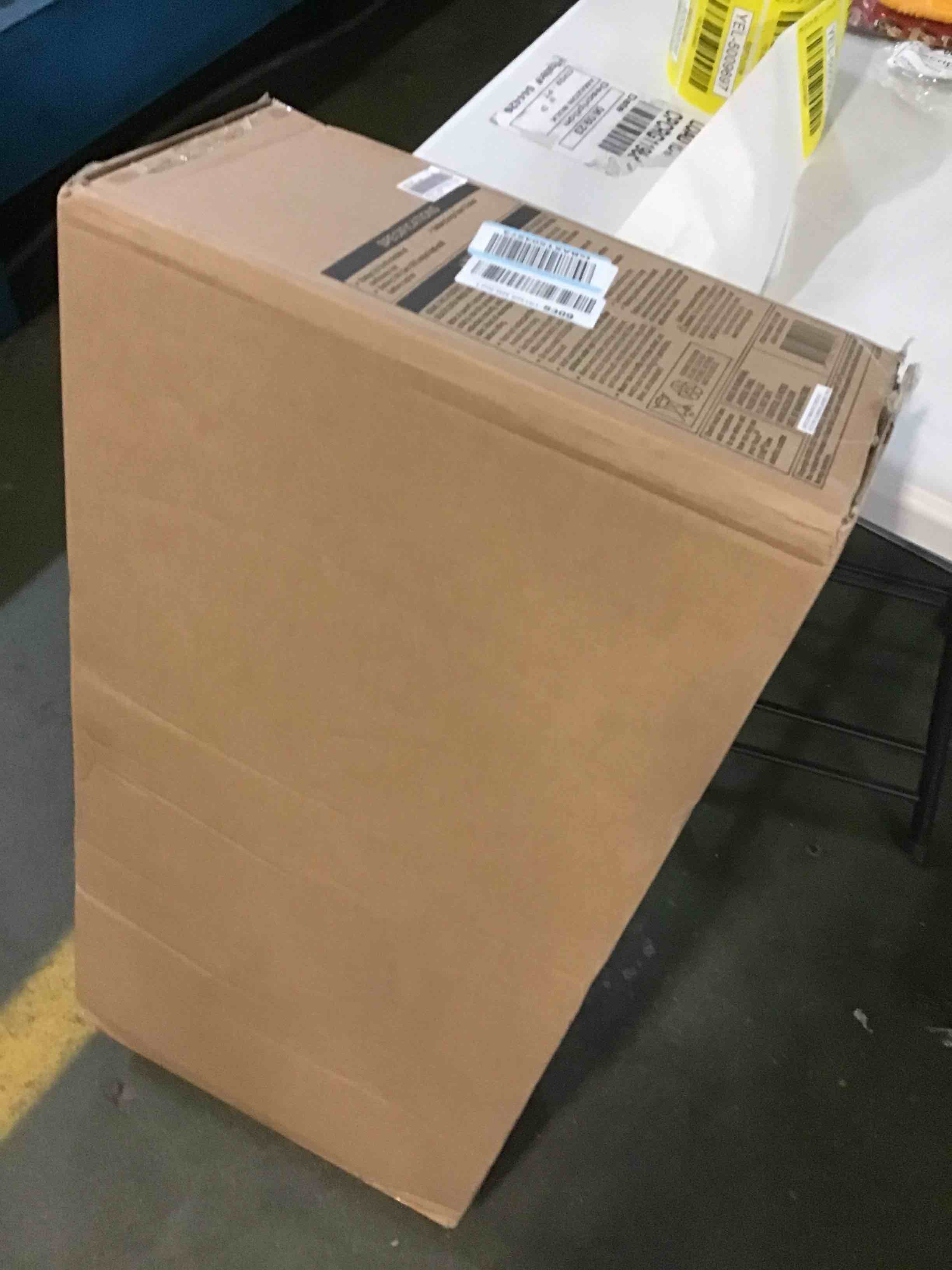 https://s3.amazonaws.com/lotting-images-prod/bidfta/YEL5009691_1687433628687.jpeg