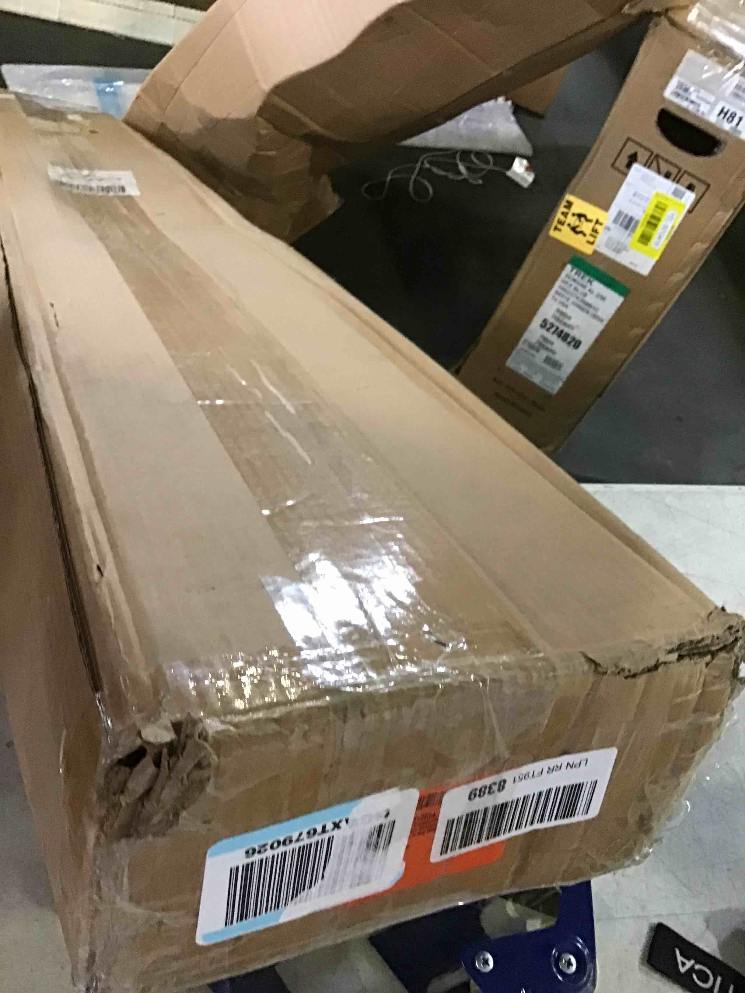 https://s3.amazonaws.com/lotting-images-prod/bidfta/YEL5010423_1687803640721.jpeg