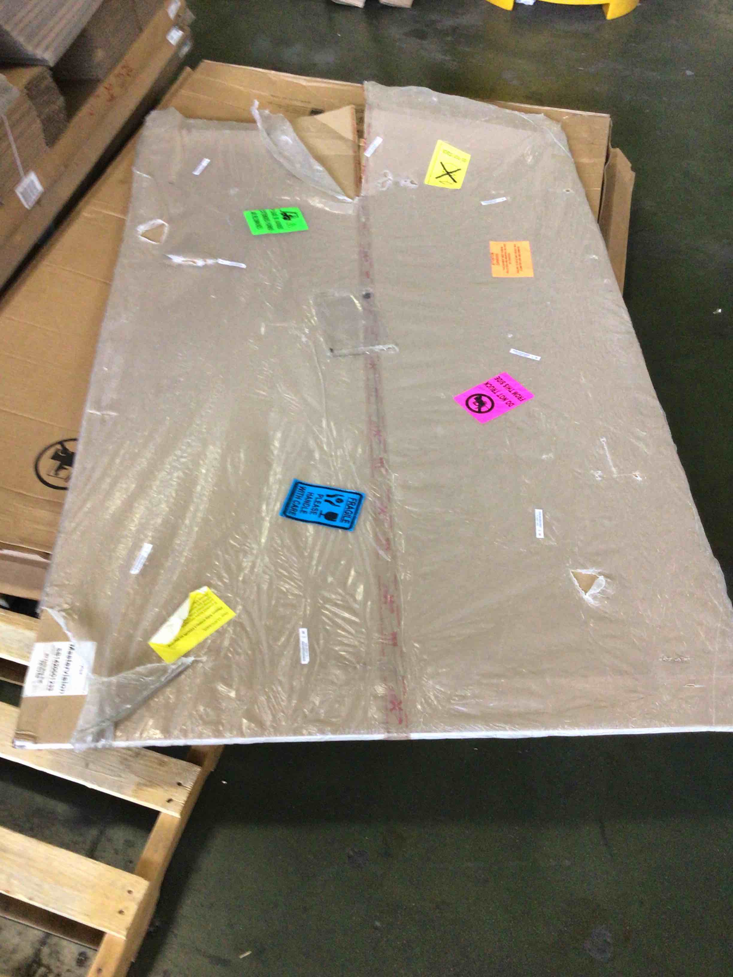 https://s3.amazonaws.com/lotting-images-prod/bidfta/YEL5023340_1689190213086.jpeg