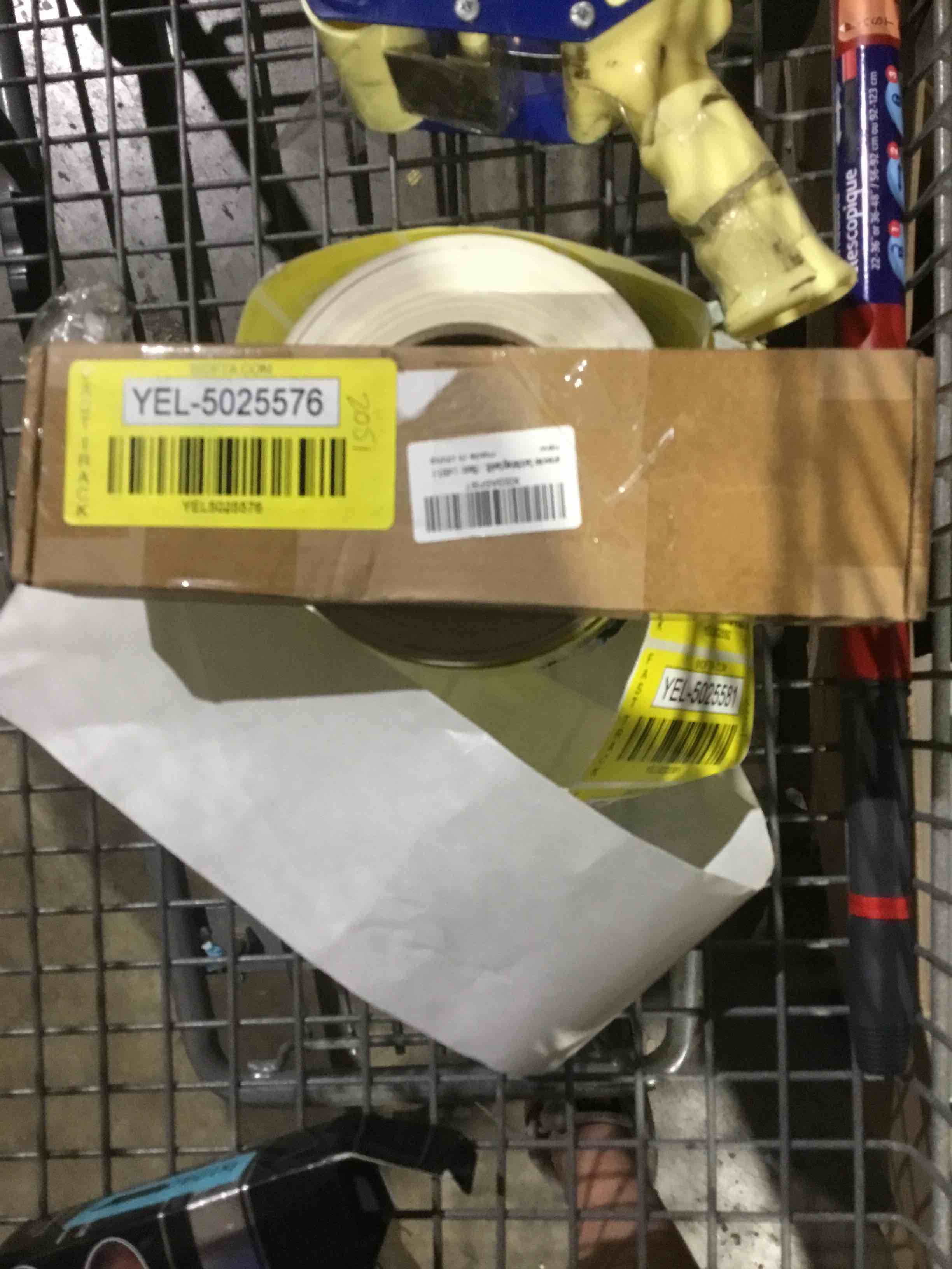 https://s3.amazonaws.com/lotting-images-prod/bidfta/YEL5025576_1718370953590.jpeg