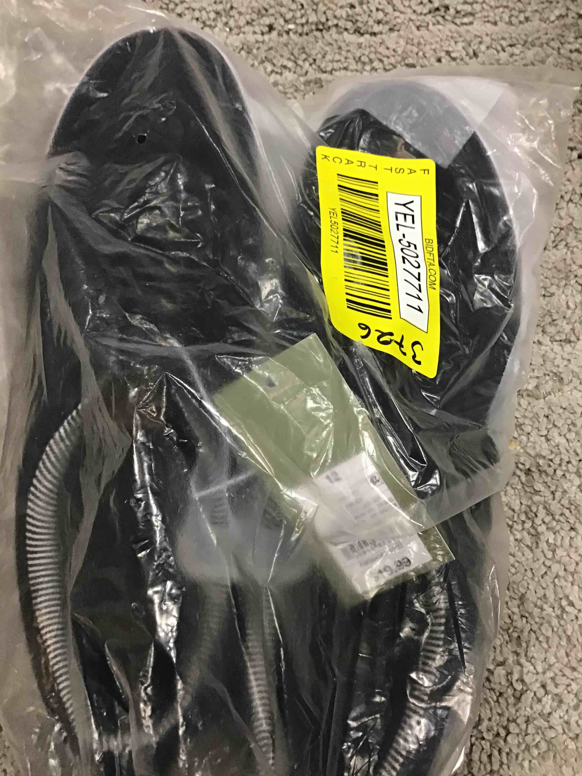 https://s3.amazonaws.com/lotting-images-prod/bidfta/YEL5027711_1689781724534.jpeg