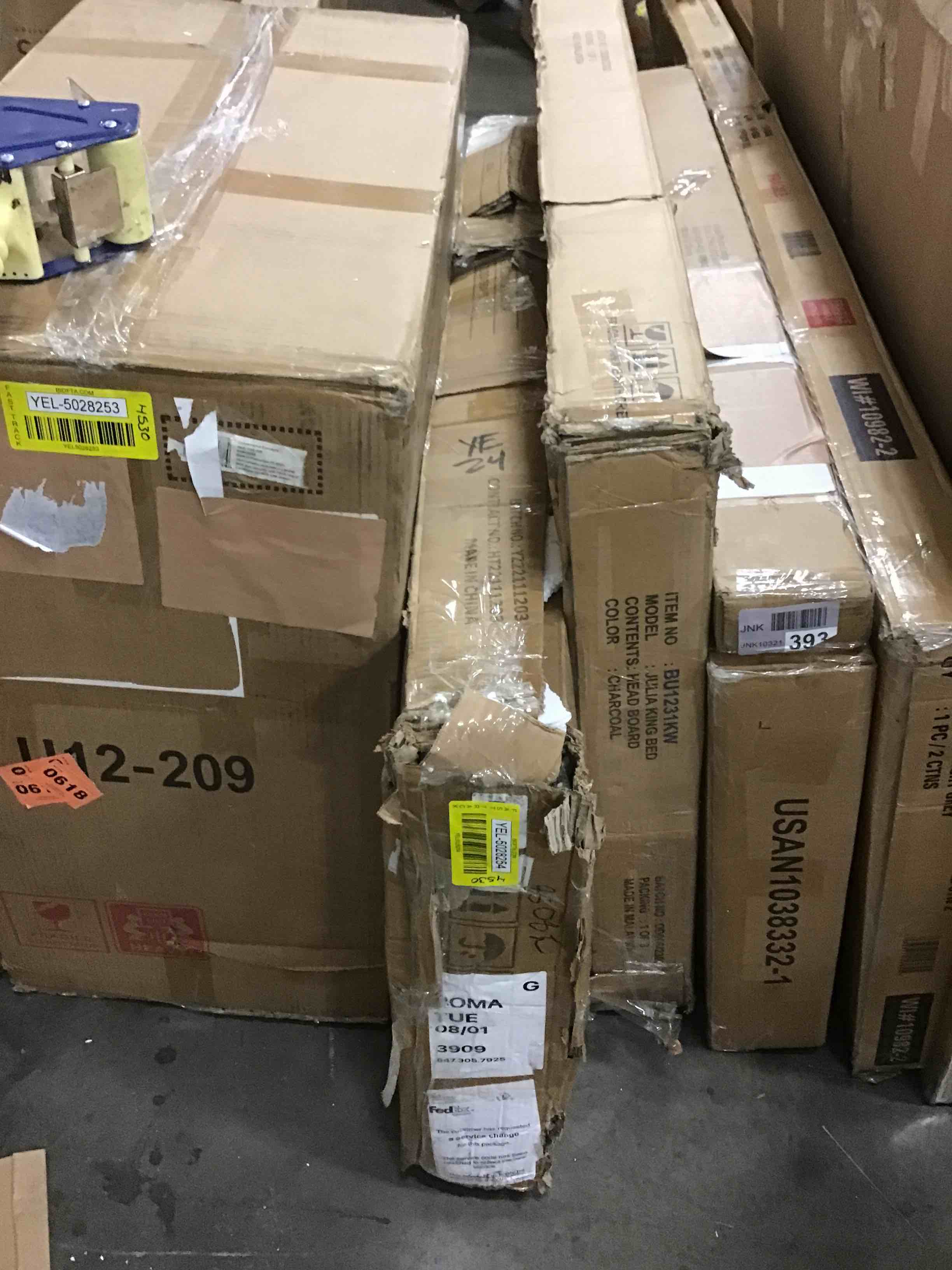 https://s3.amazonaws.com/lotting-images-prod/bidfta/YEL5028254_1693229196342.jpeg
