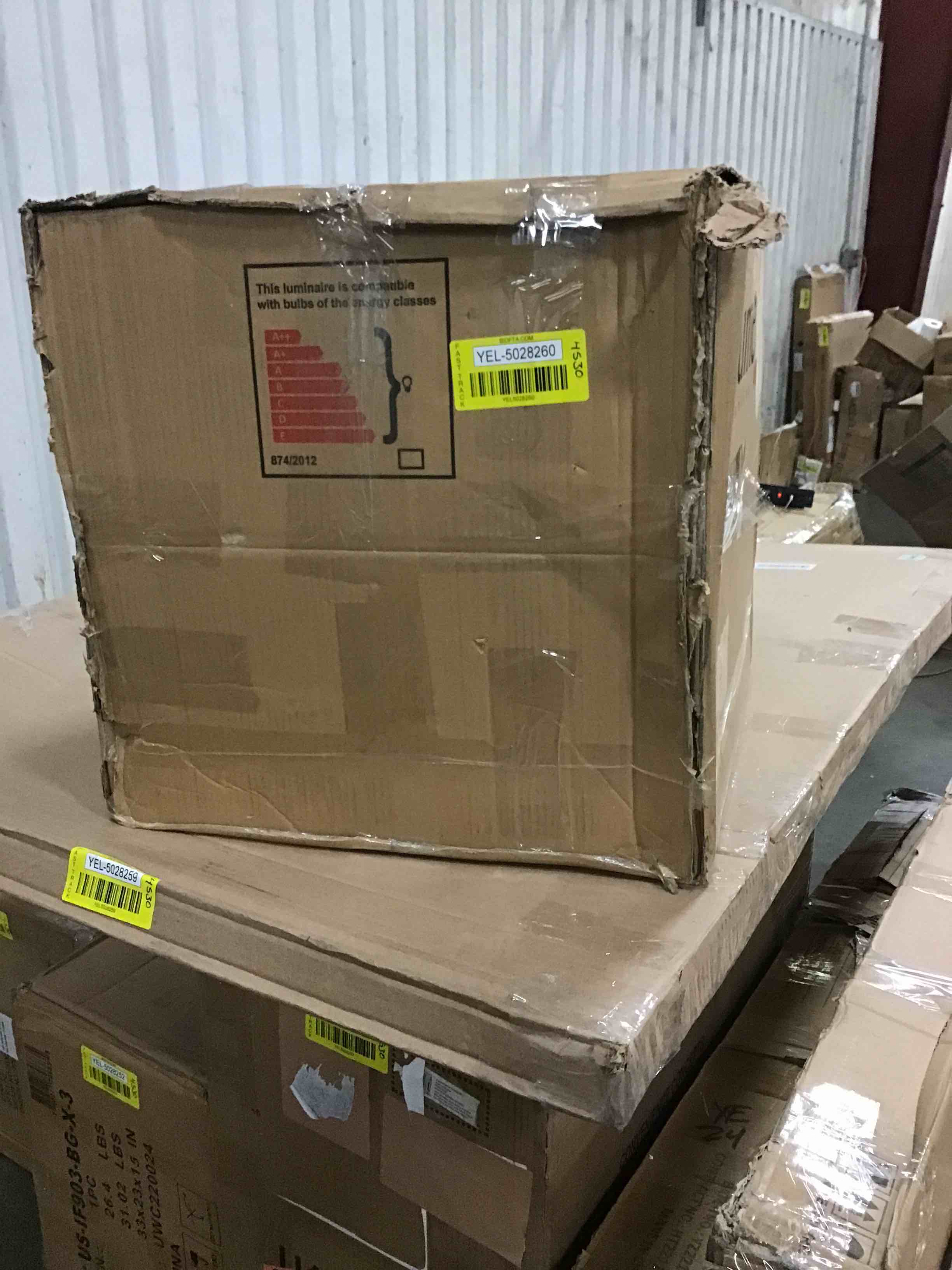 https://s3.amazonaws.com/lotting-images-prod/bidfta/YEL5028260_1693237187772.jpeg