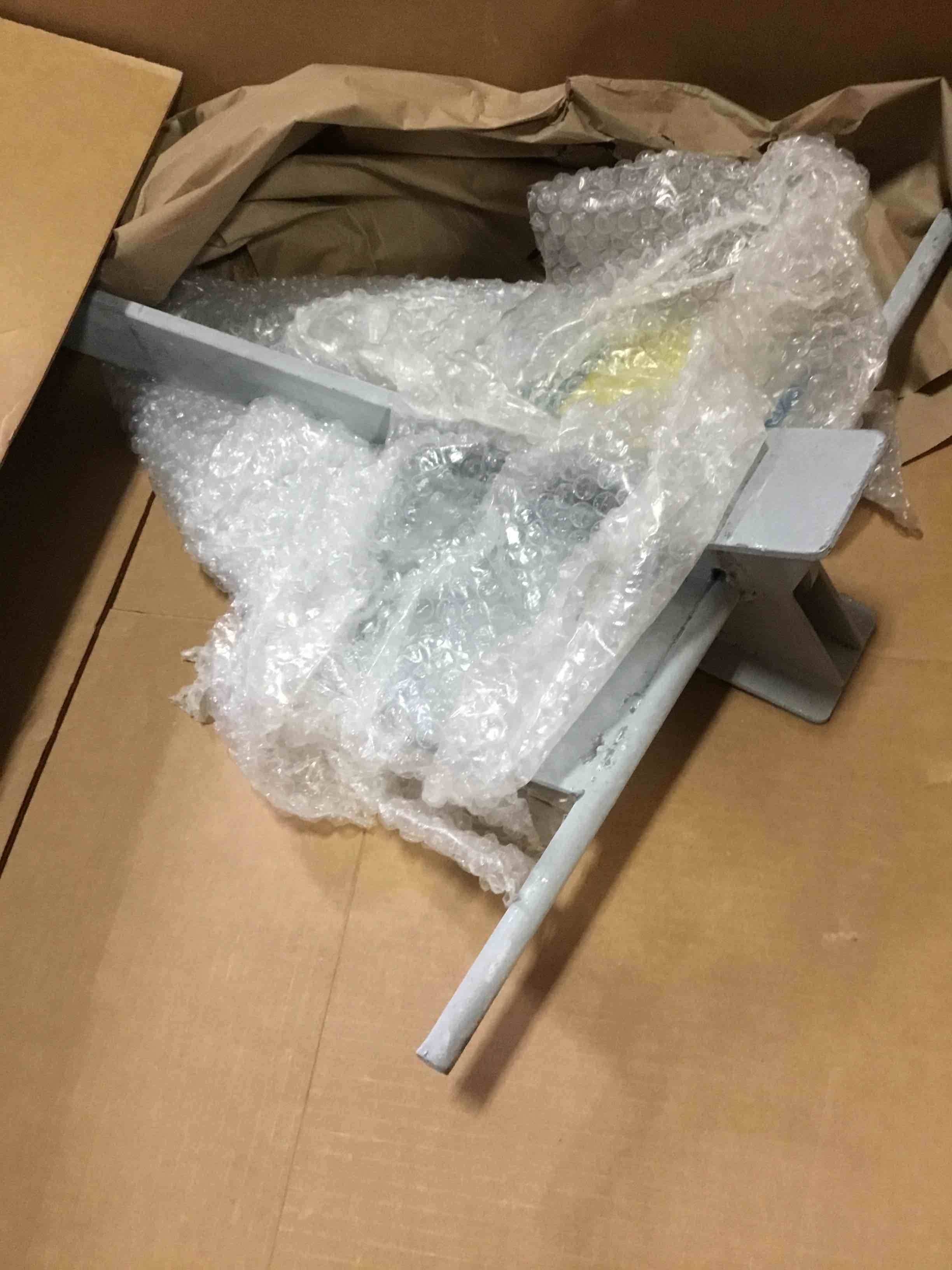 https://s3.amazonaws.com/lotting-images-prod/bidfta/YEL5031158_1687978059476.jpeg