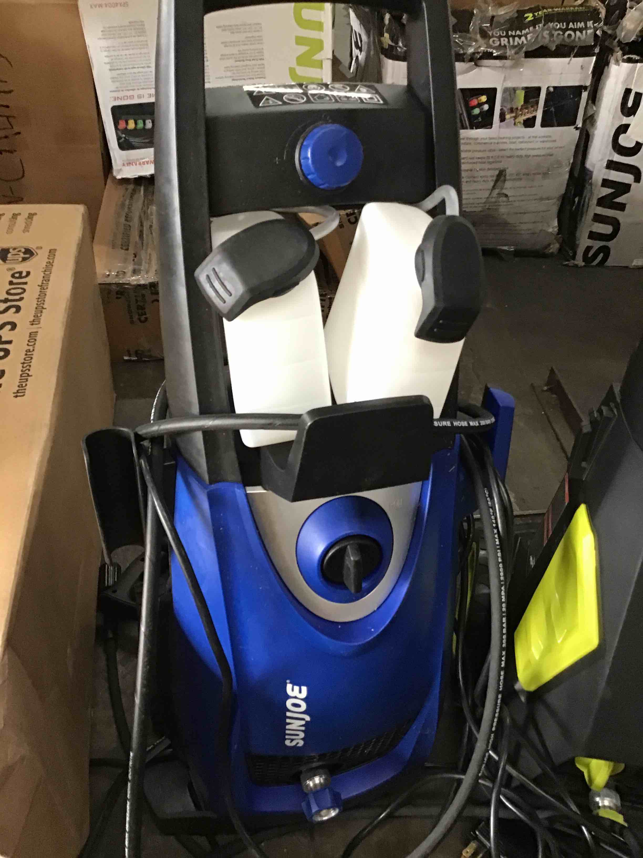 https://s3.amazonaws.com/lotting-images-prod/bidfta/YEL5033243_1687986904160.jpeg