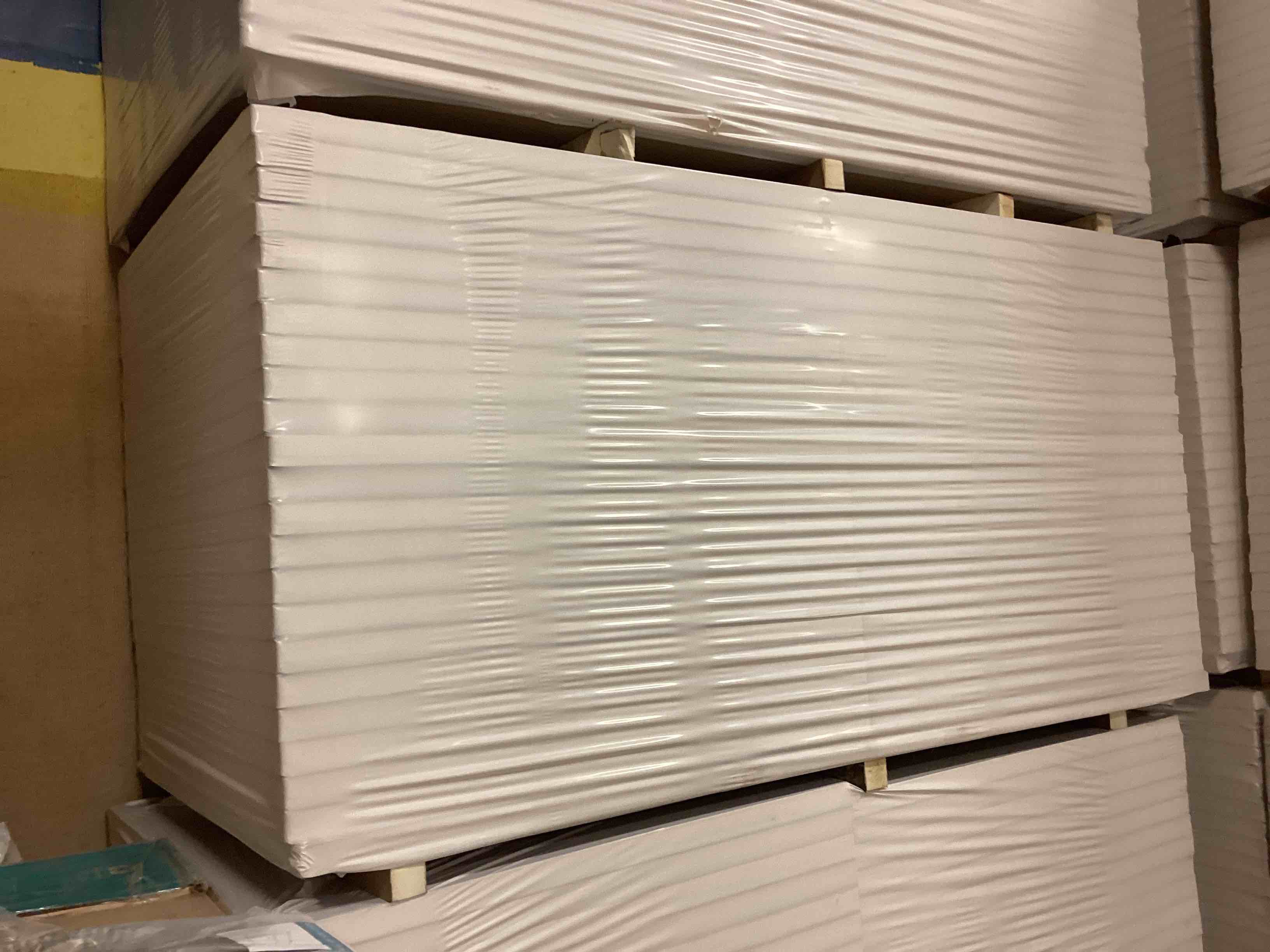 4‘ x 4‘ x 2“ poly iso boards your bid per board