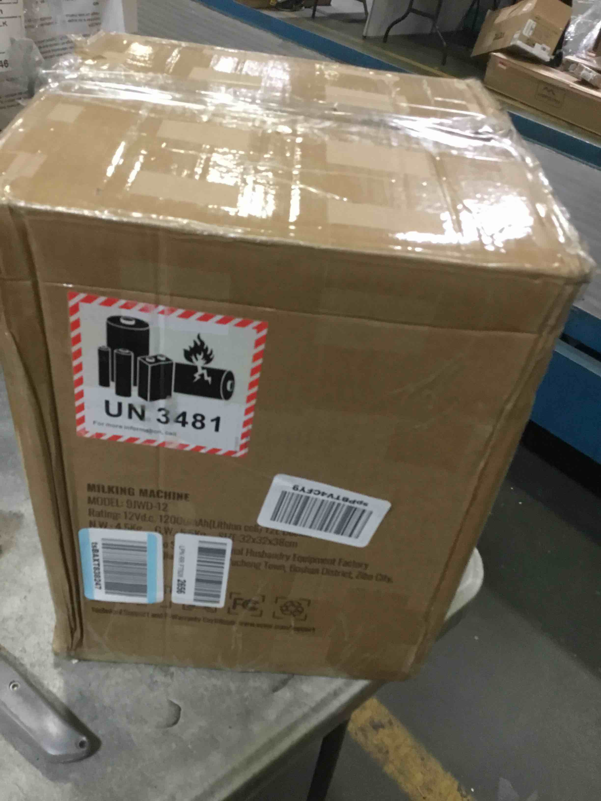 https://s3.amazonaws.com/lotting-images-prod/bidfta/YEL5050103_1686328172814.jpeg