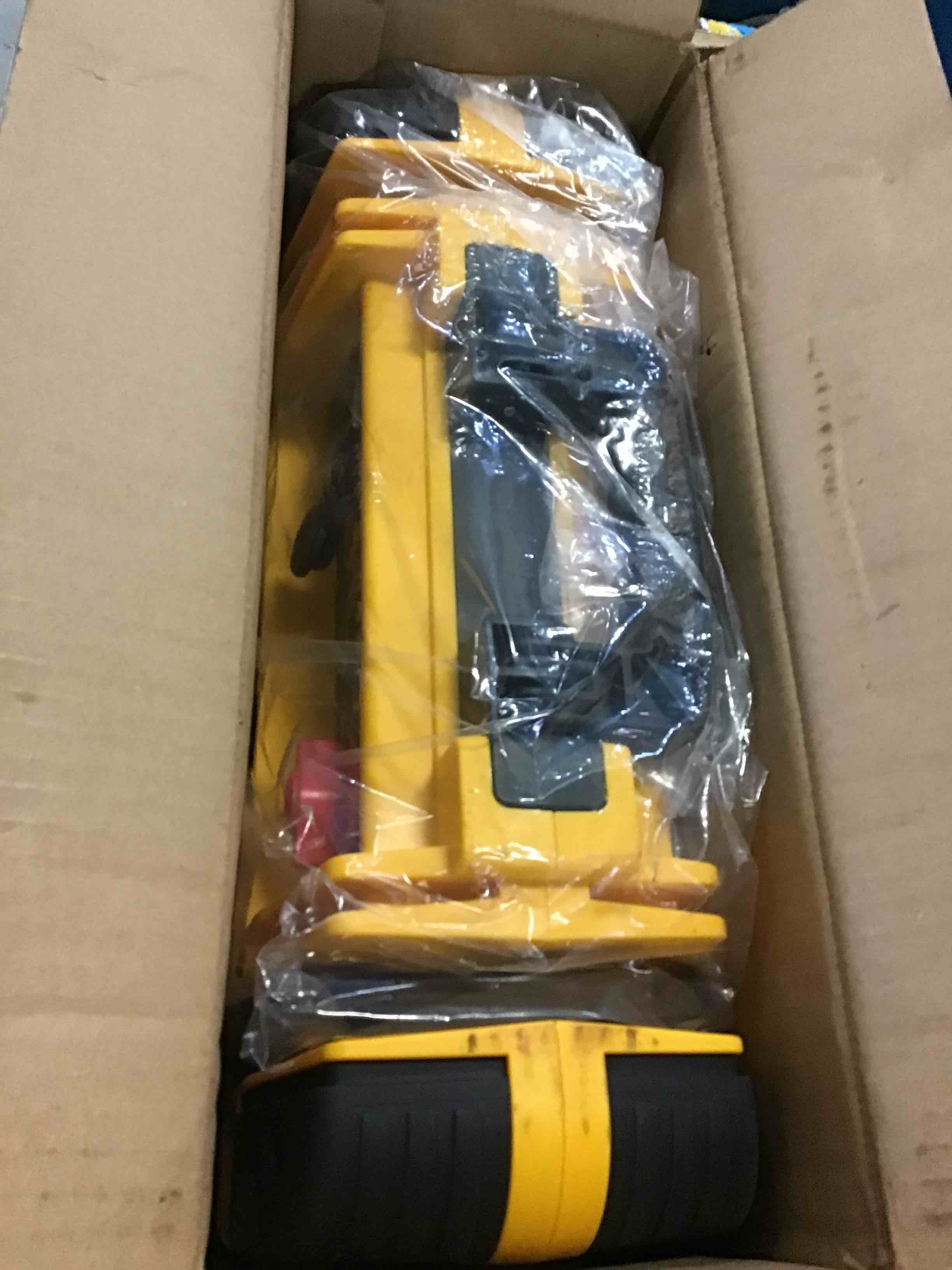 https://s3.amazonaws.com/lotting-images-prod/bidfta/YEL5058476_1685798783445.jpeg